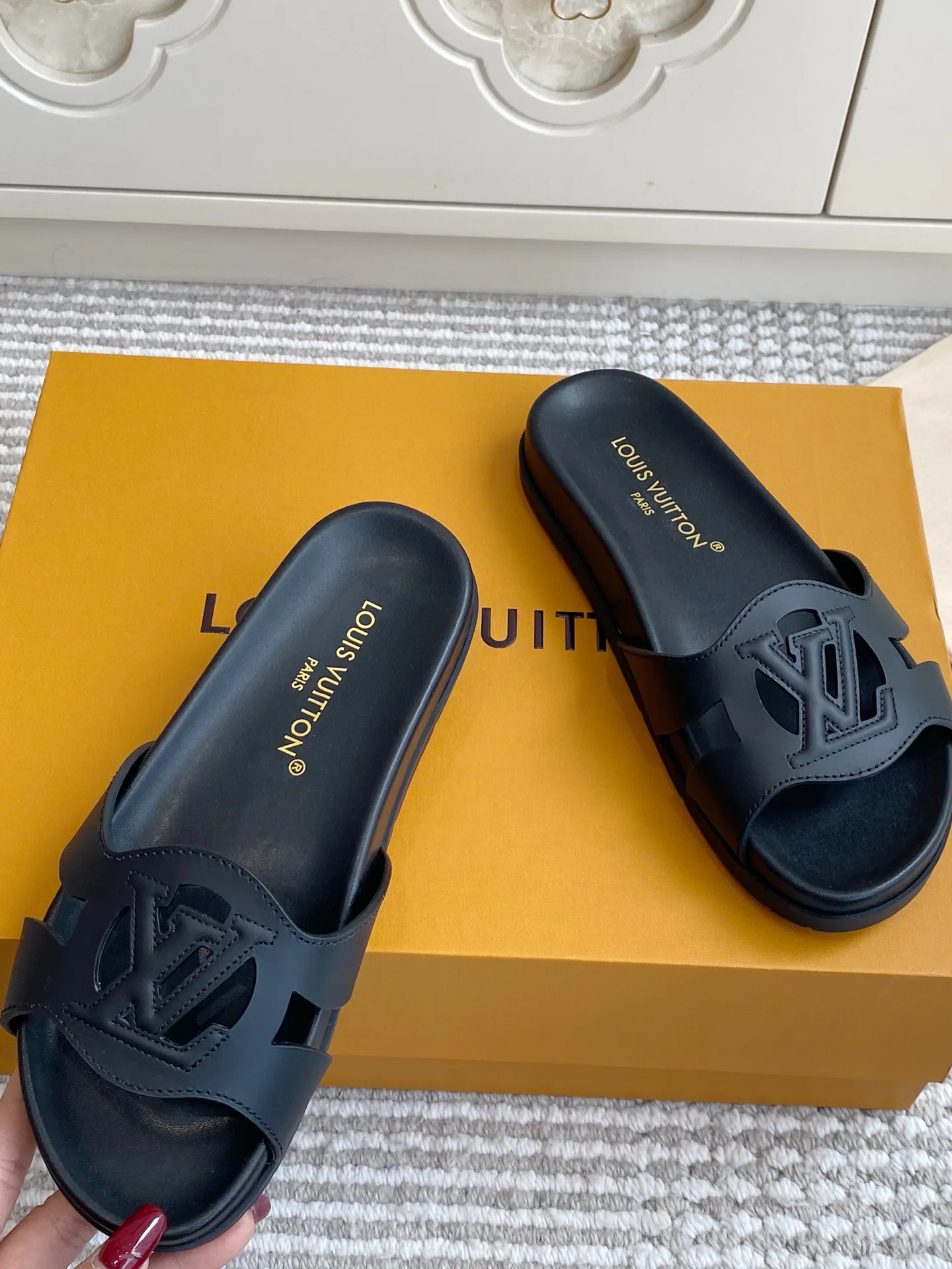 Шлепанцы Женские Louis Vuitton 17572148