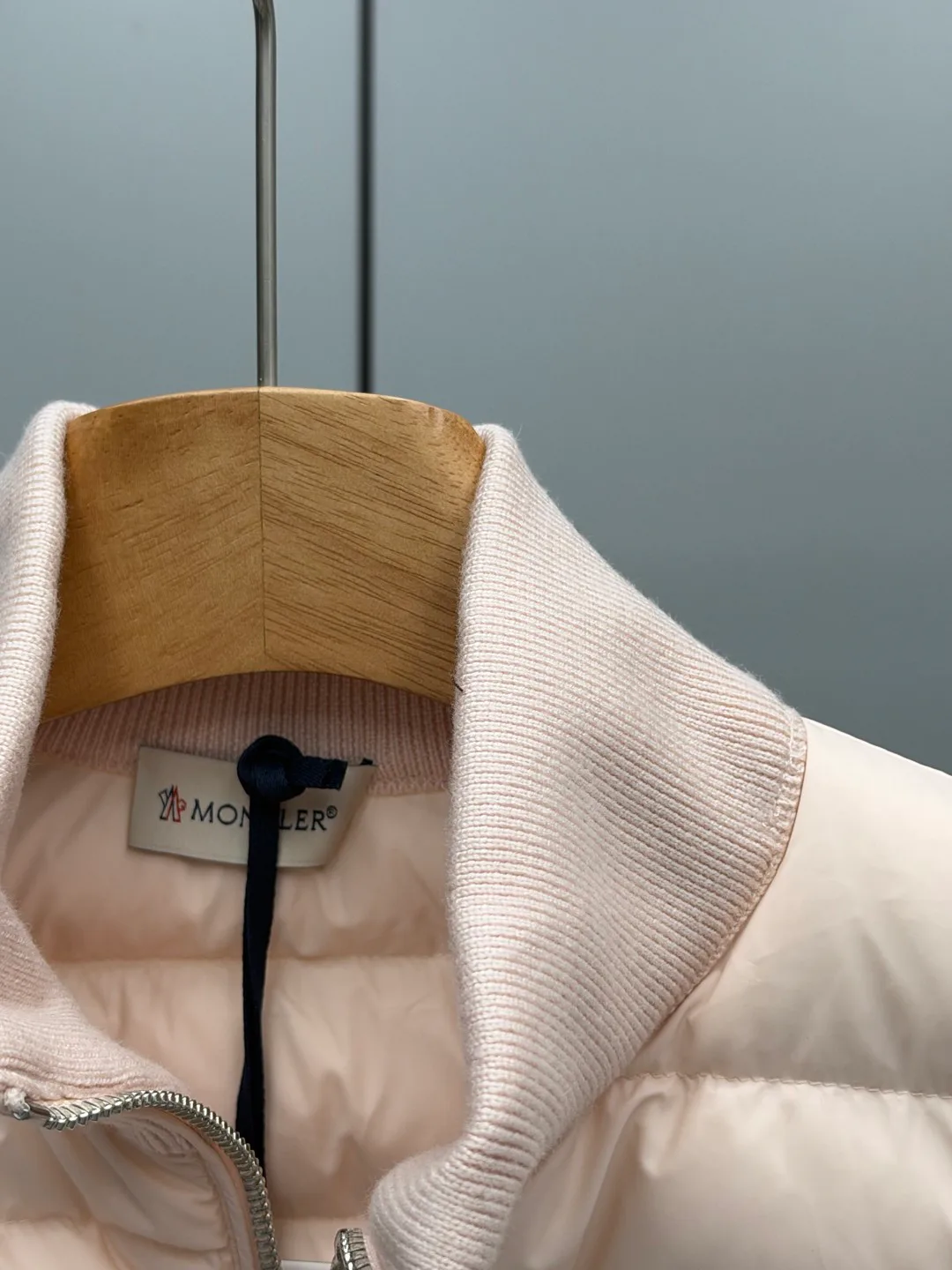 Куртки И Пуховики Женские Moncler 19070743