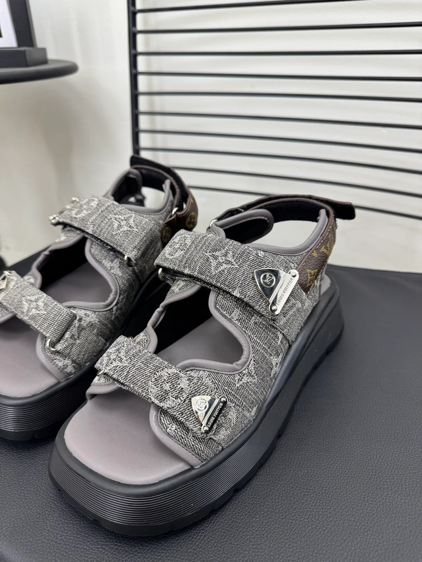 Сандалии Женские Louis Vuitton 11055248