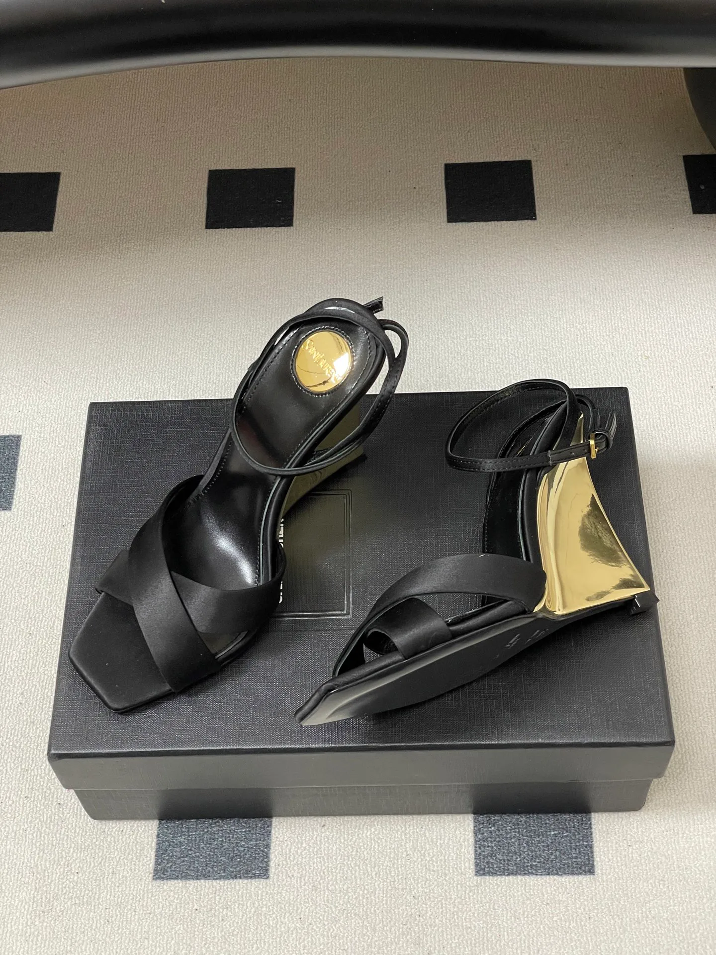 Босоножки Женские Saint Laurent 2597140