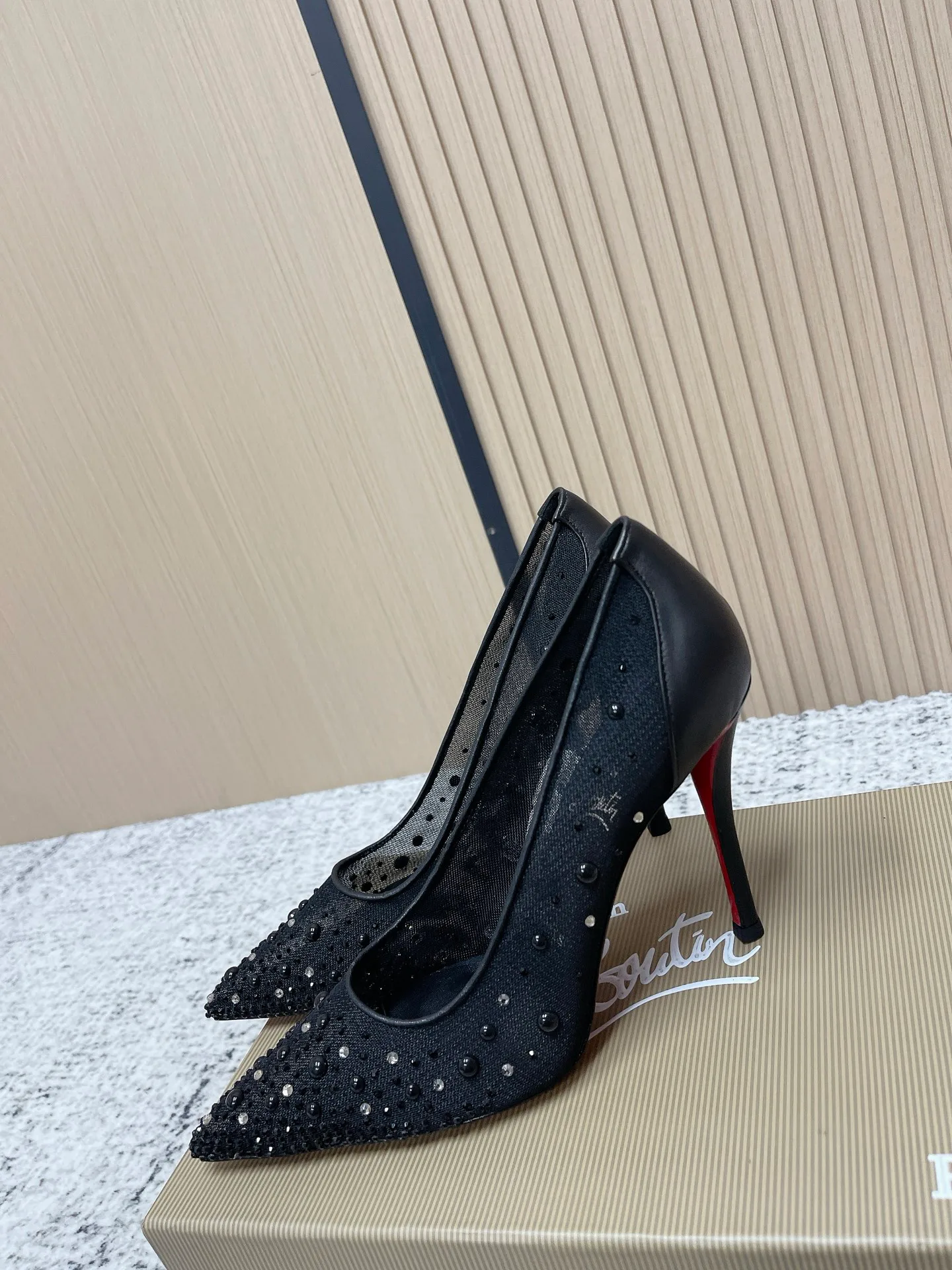 Босоножки Женские Christian Louboutin 11946961