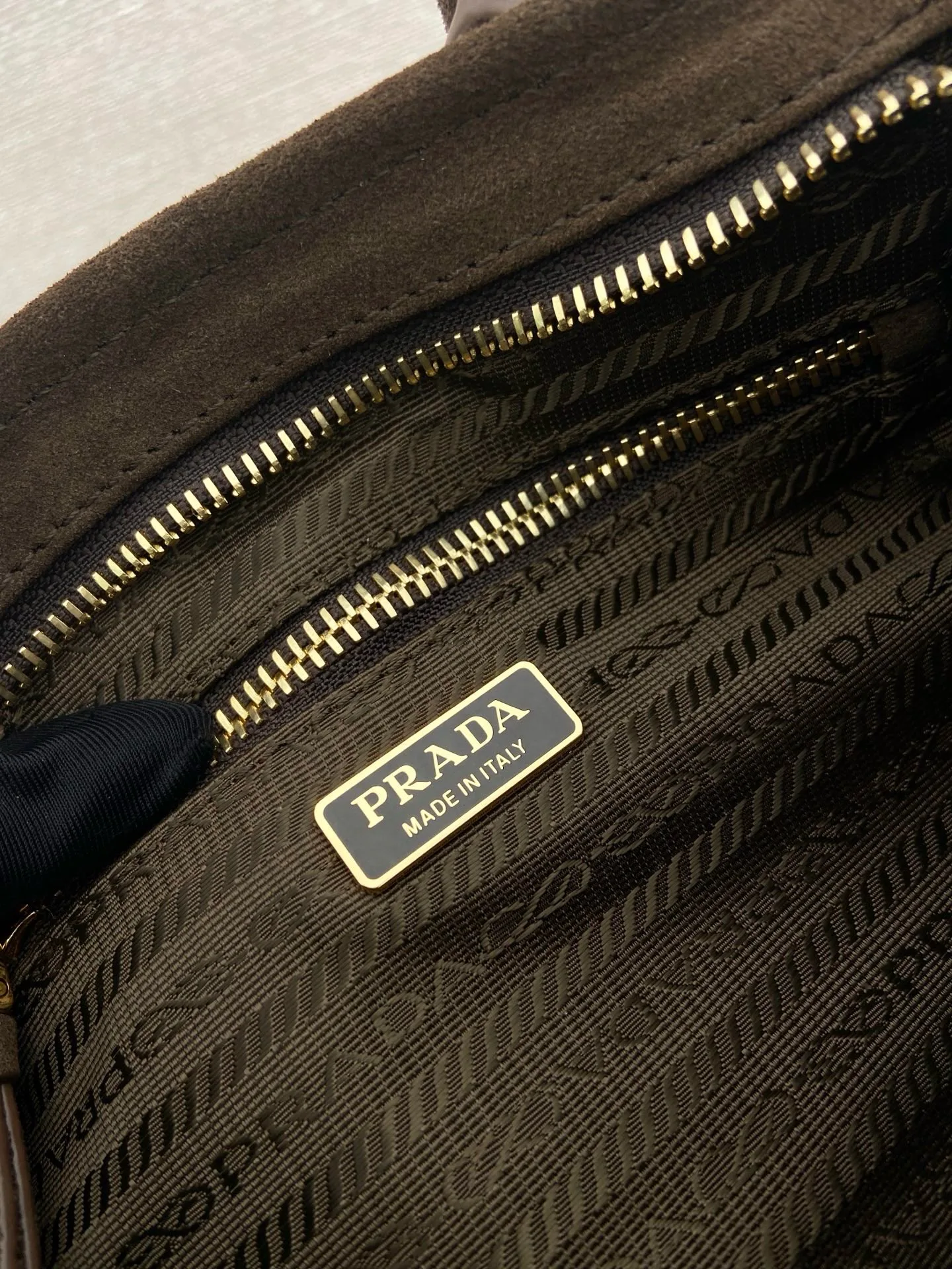 Классические Сумки Женские Prada 18237648