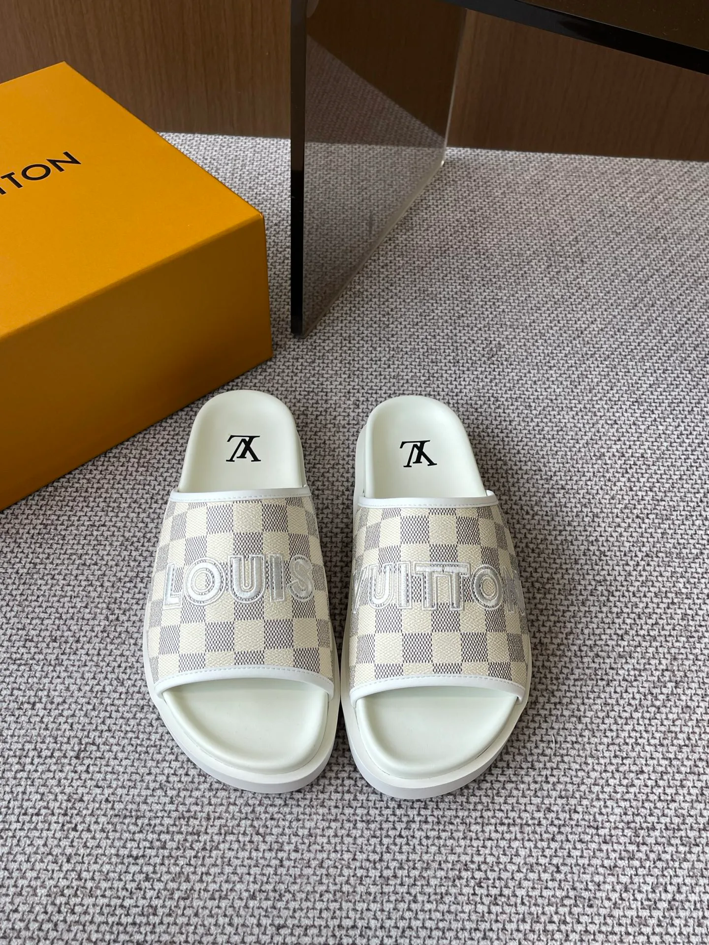 Шлепанцы Женские Louis Vuitton 34051