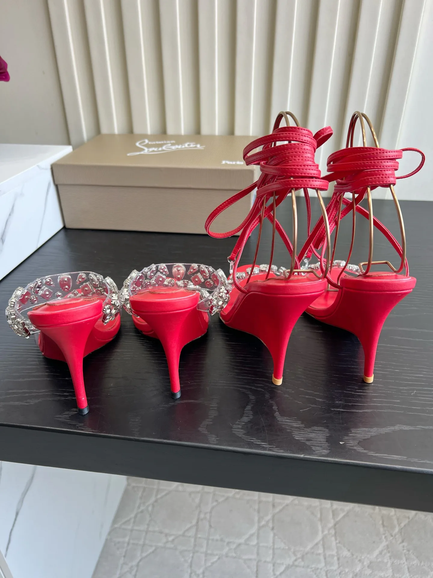 Босоножки Женские Christian Louboutin 18614263
