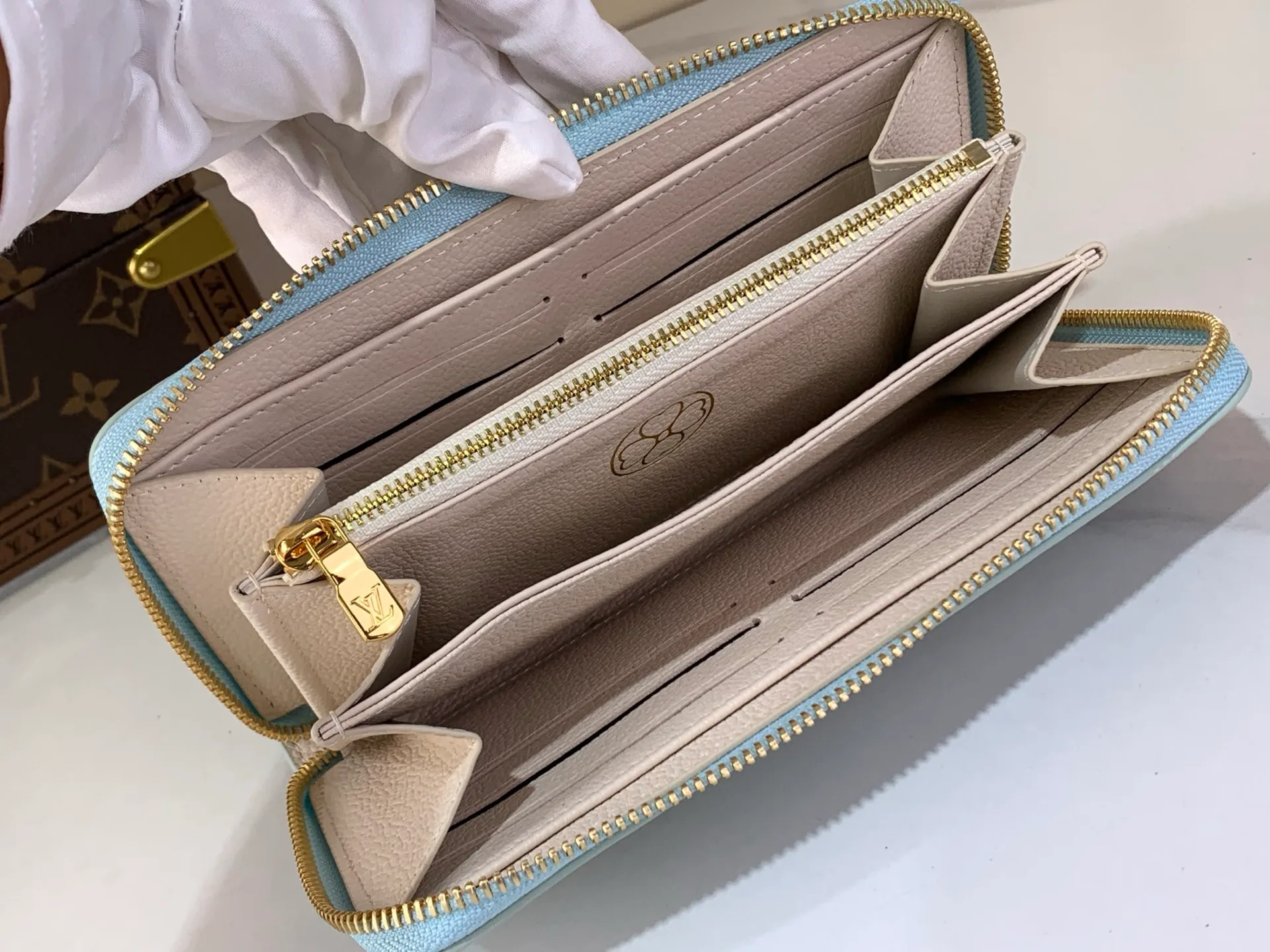 Клатчи Женские Louis Vuitton 13582761