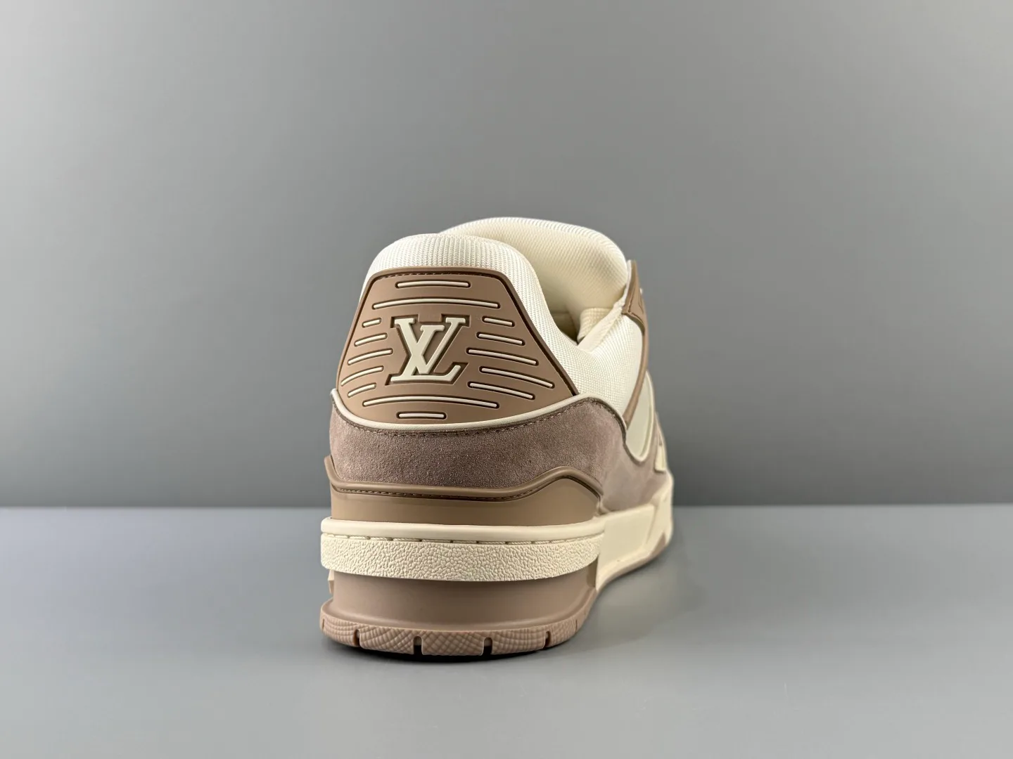 Кроссовки Женские Louis Vuitton 17918699