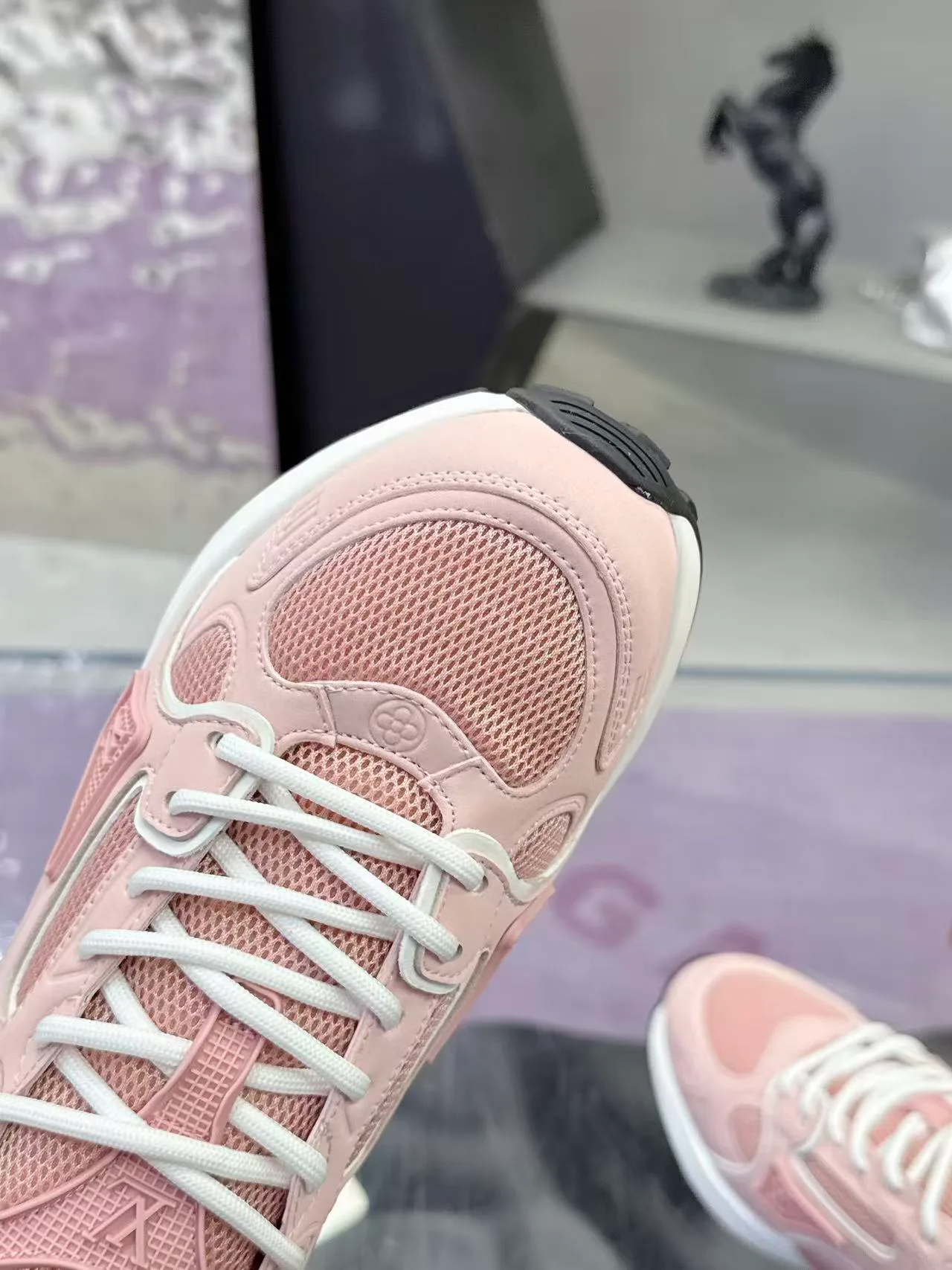 Кроссовки Женские Louis Vuitton 17530425