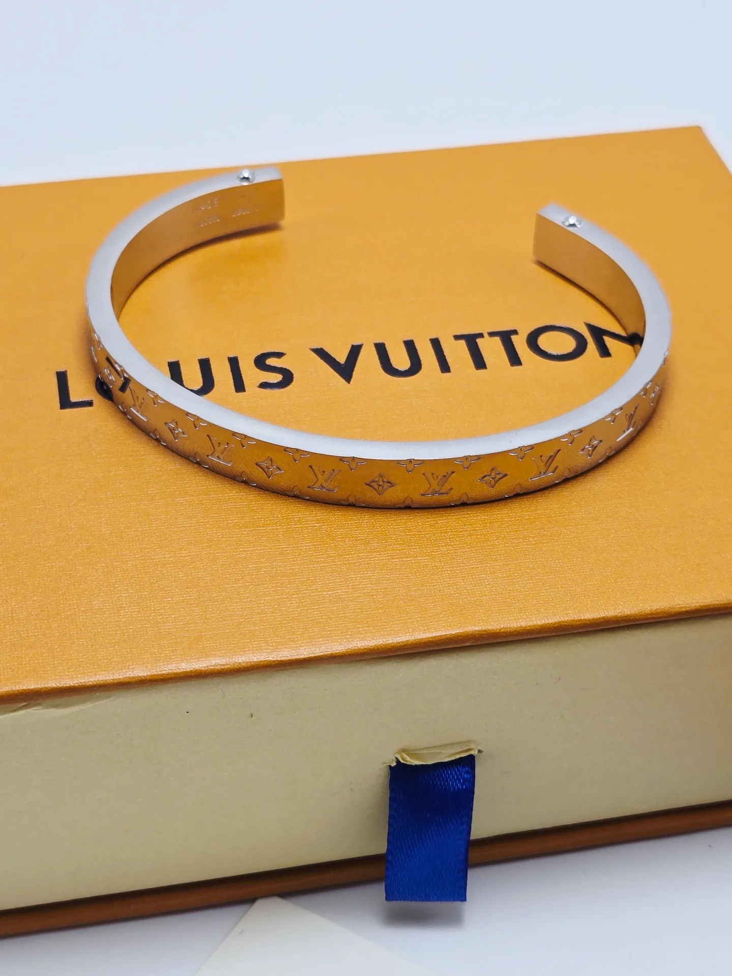 Бижутерия Louis Vuitton 11240557