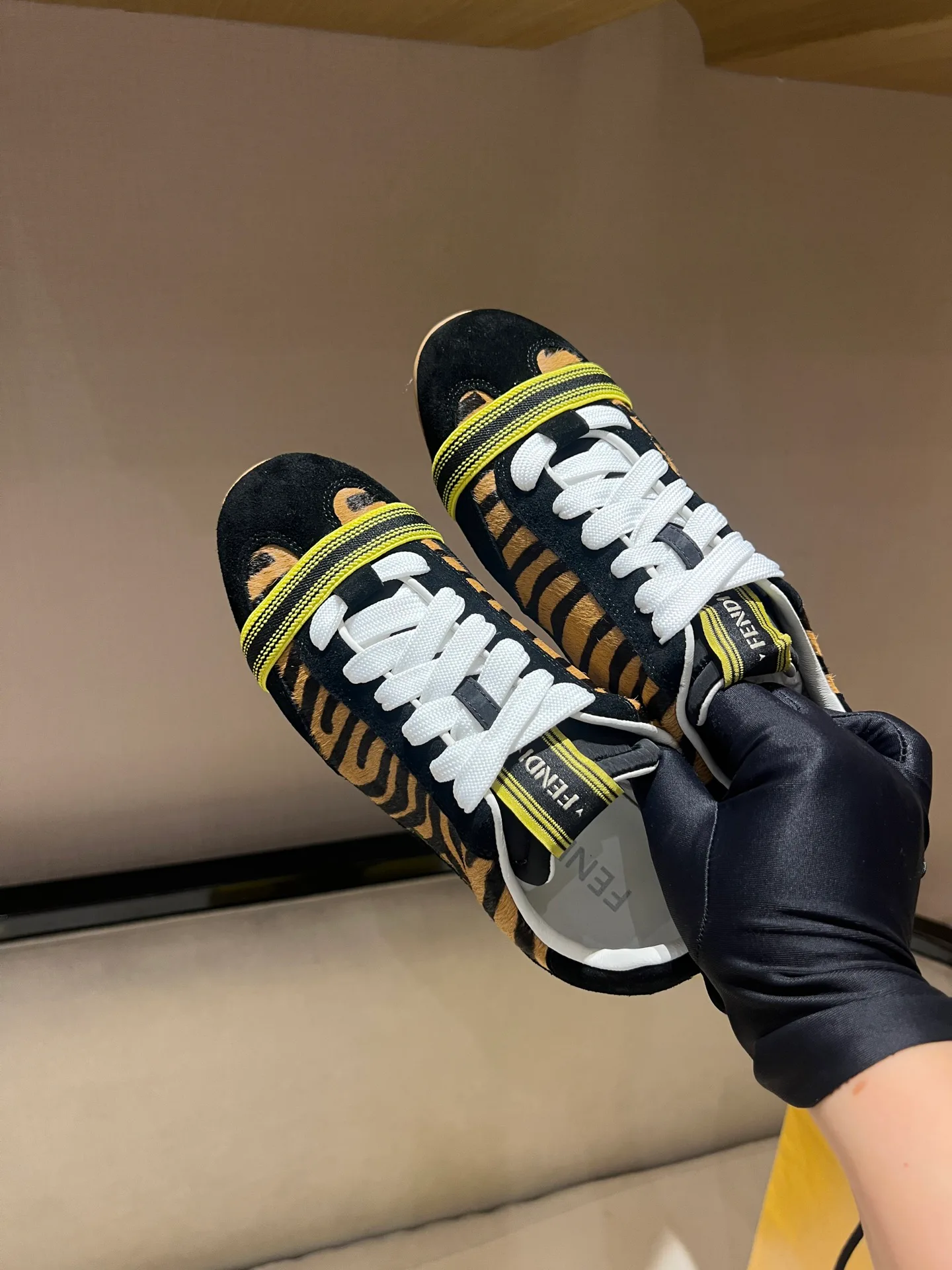 Кроссовки Женские Fendi 18278644