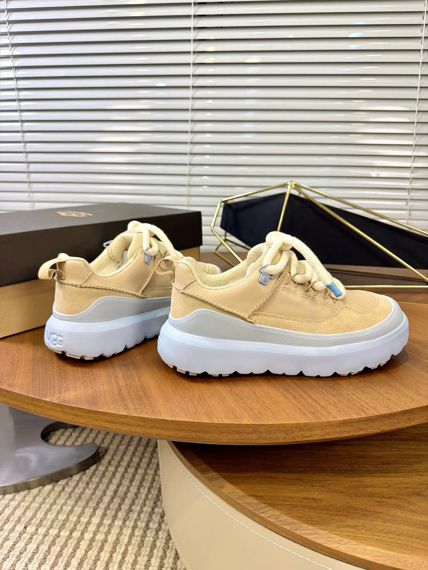 Кроссовки Женские Ugg 19690068