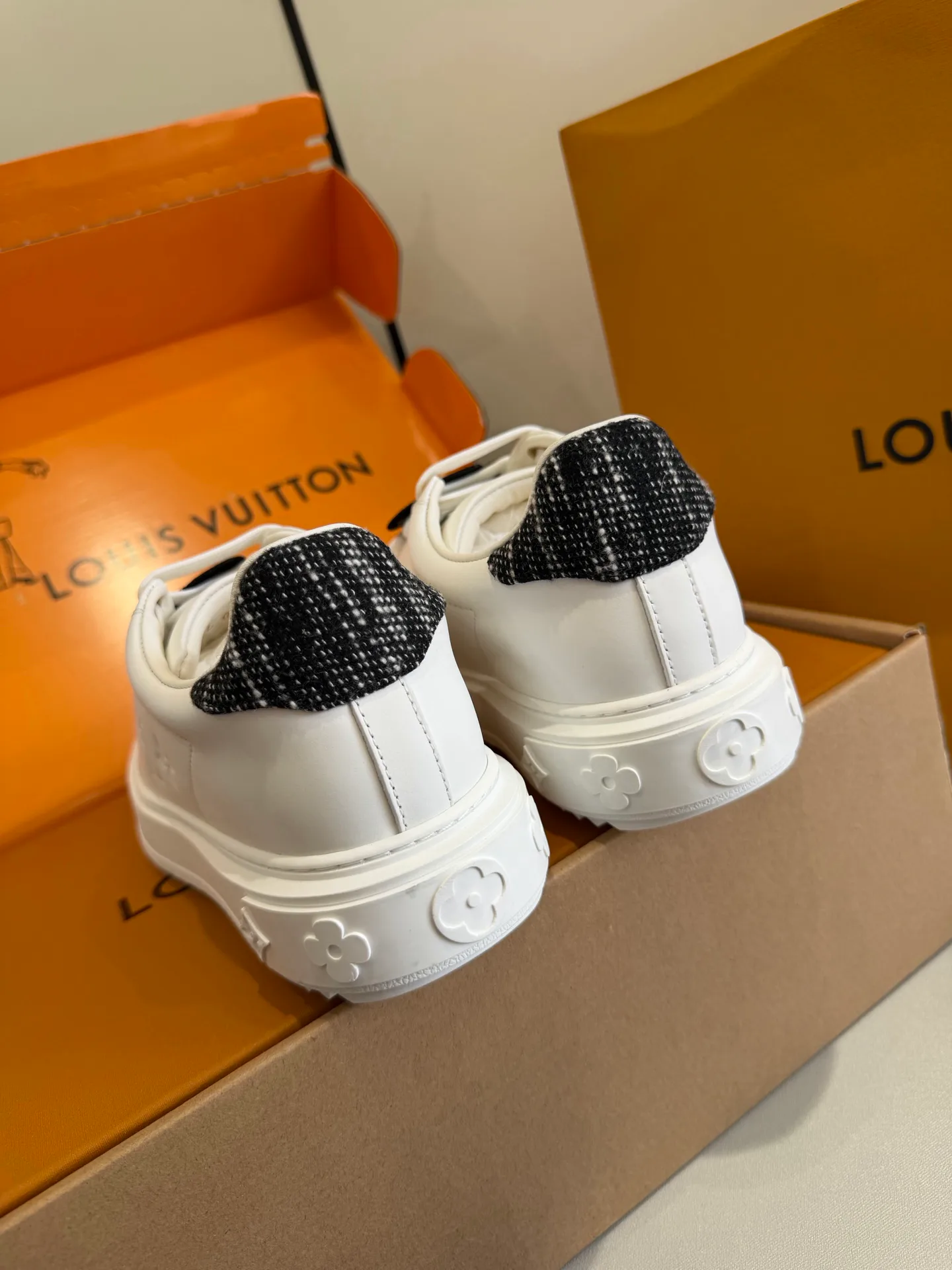 Кроссовки Женские Louis Vuitton 20085255