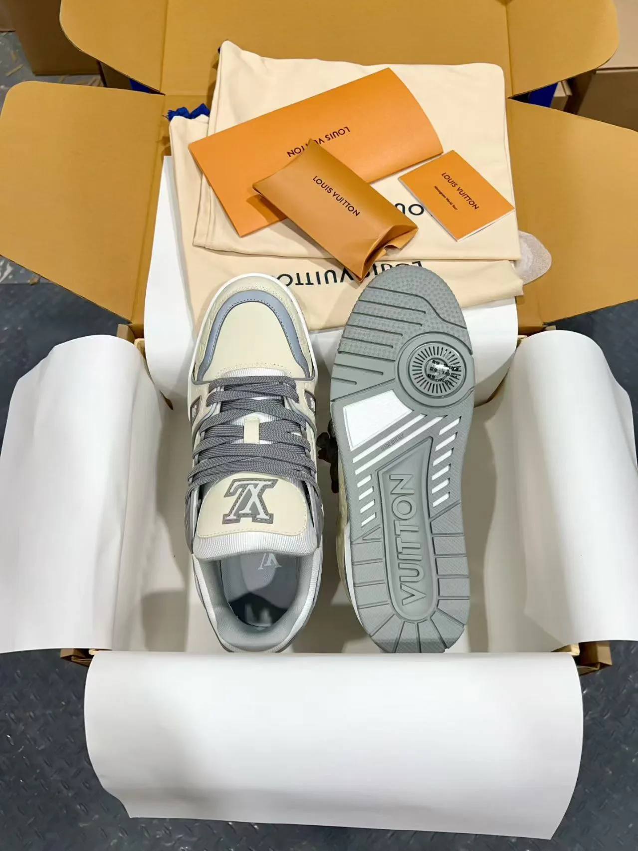 Кроссовки Мужские Louis Vuitton 18170754