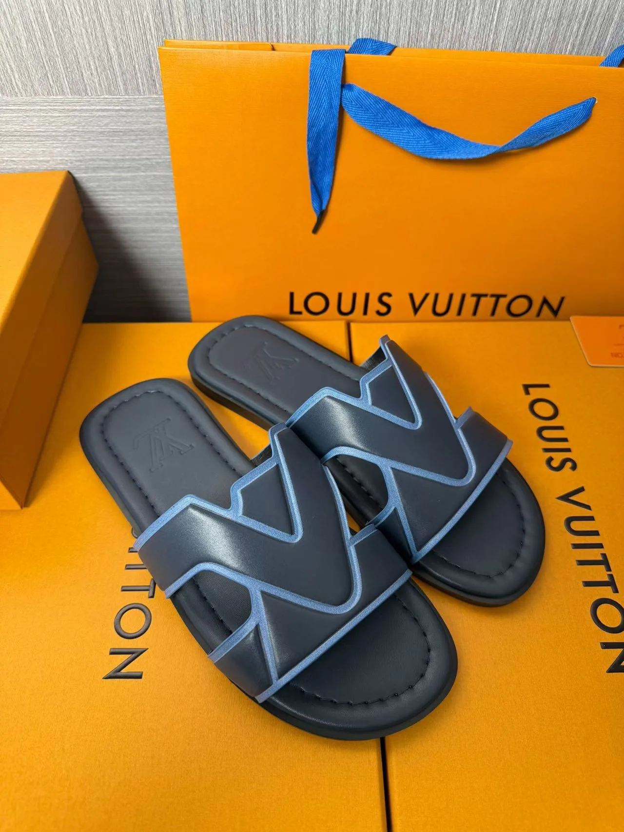Шлепанцы Женские Louis Vuitton 1845028