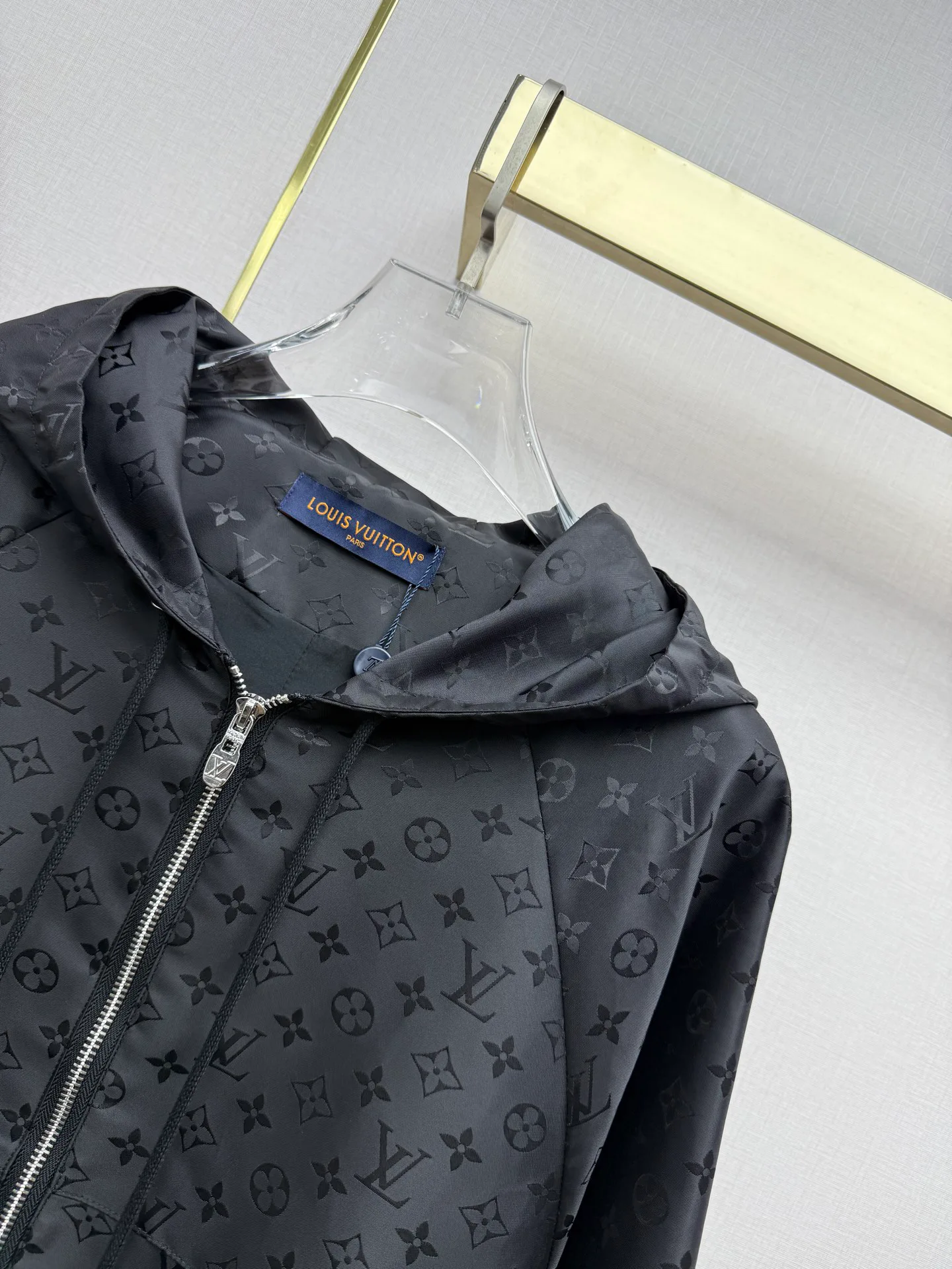 Куртки И Пуховики Женские Louis Vuitton 17908353