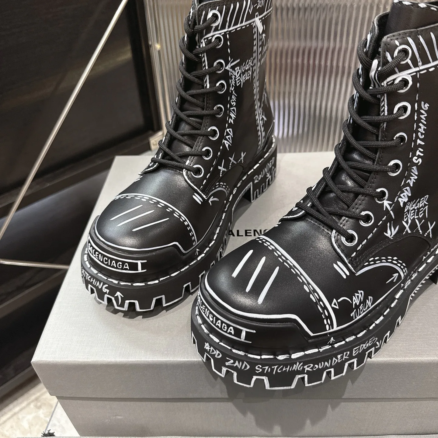 Ботинки Женские Balenciaga 18598033