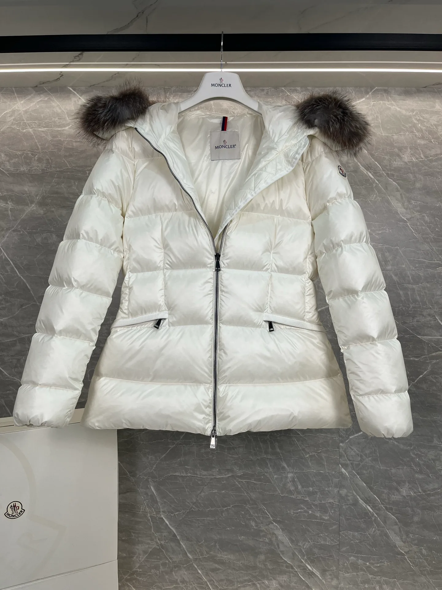Куртки И Пуховики Женские Moncler 19256595