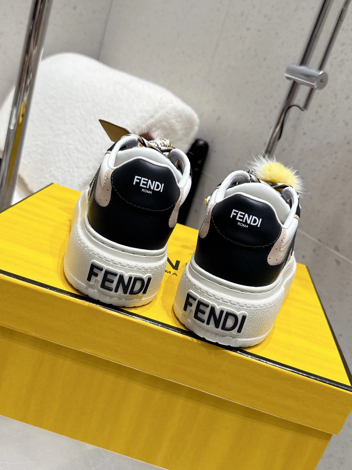 Кроссовки Женские Fendi 13078807
