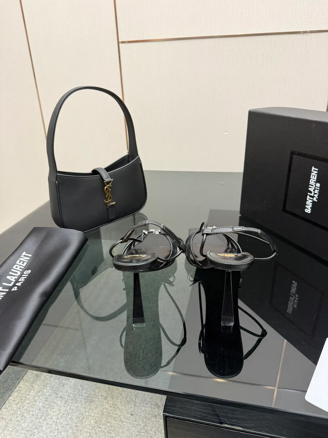 Босоножки Женские Saint Laurent 1435315