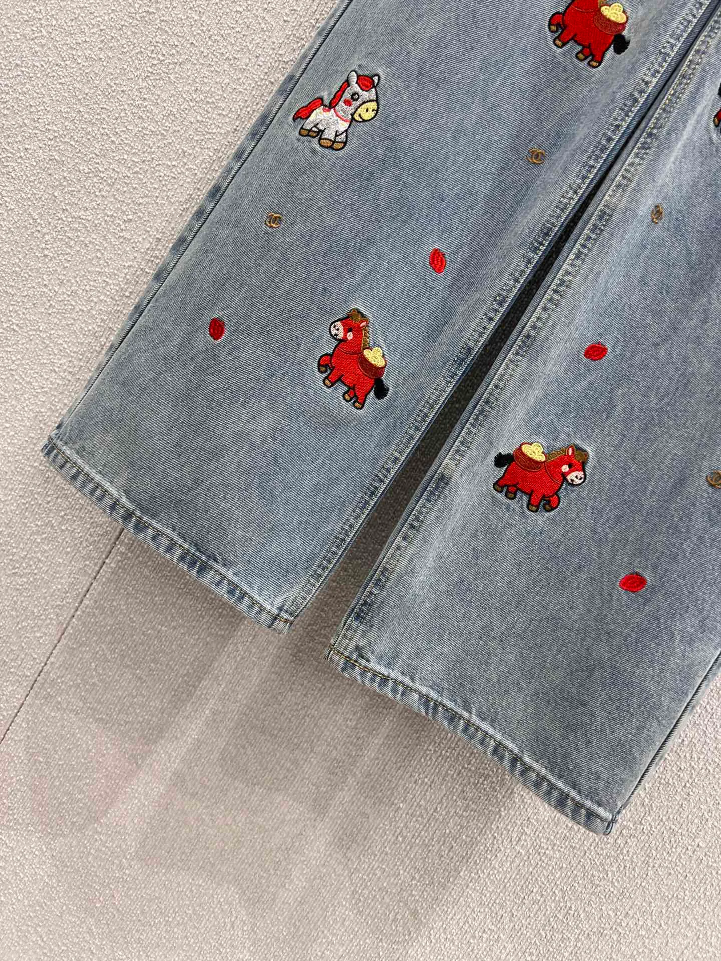 Джинсы Женские Chanel 10430285