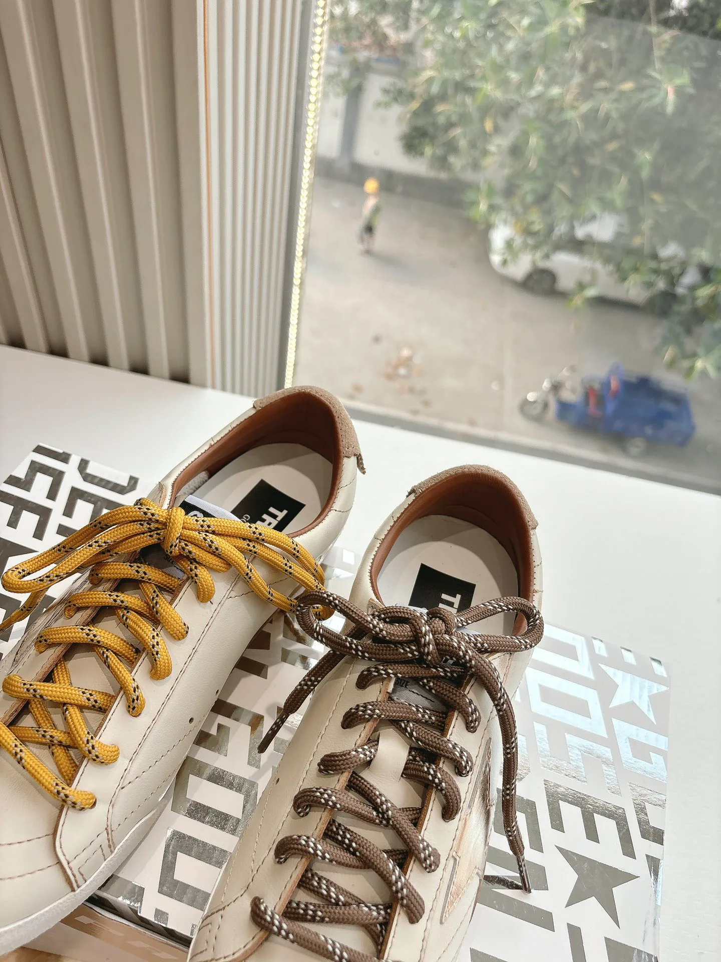 Кроссовки Женские Golden Goose 17572245