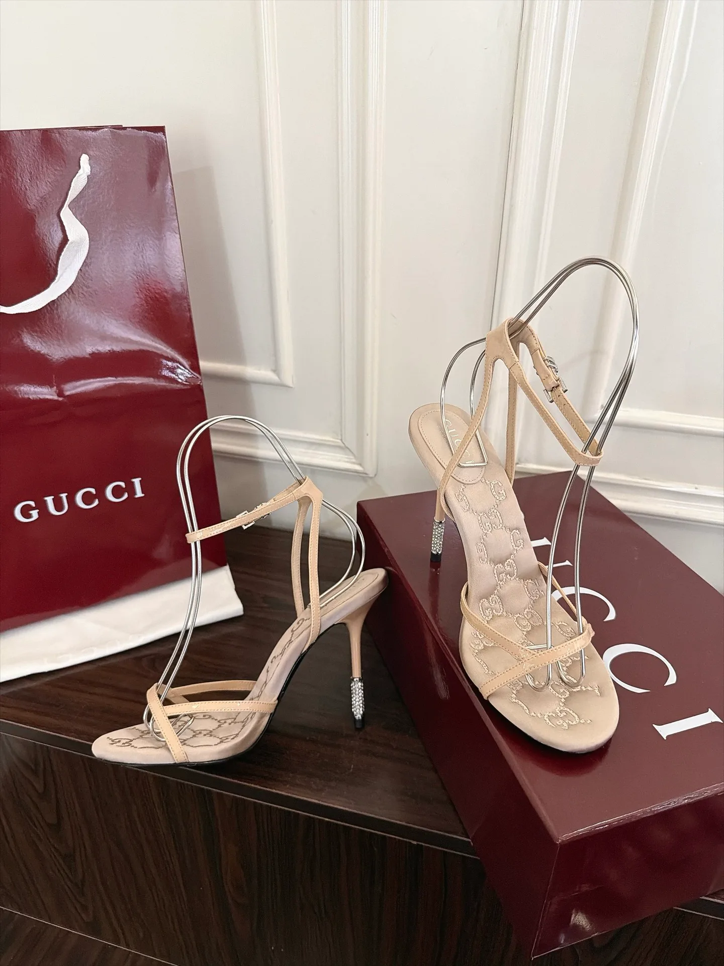 Босоножки Женские Gucci 19314659