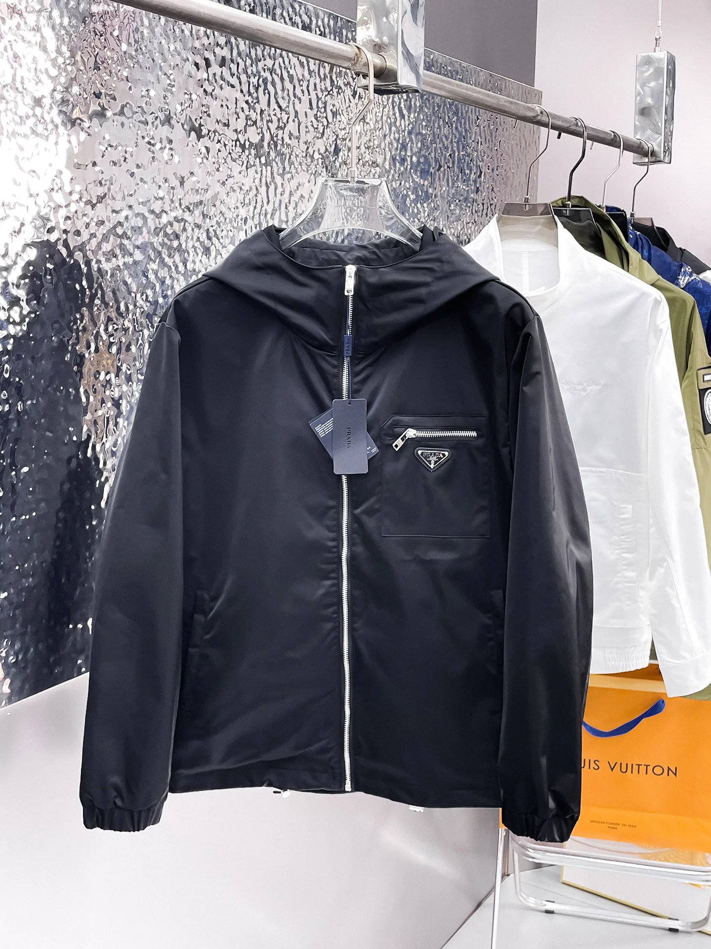 Куртки И Пуховики Мужские Prada 9352325