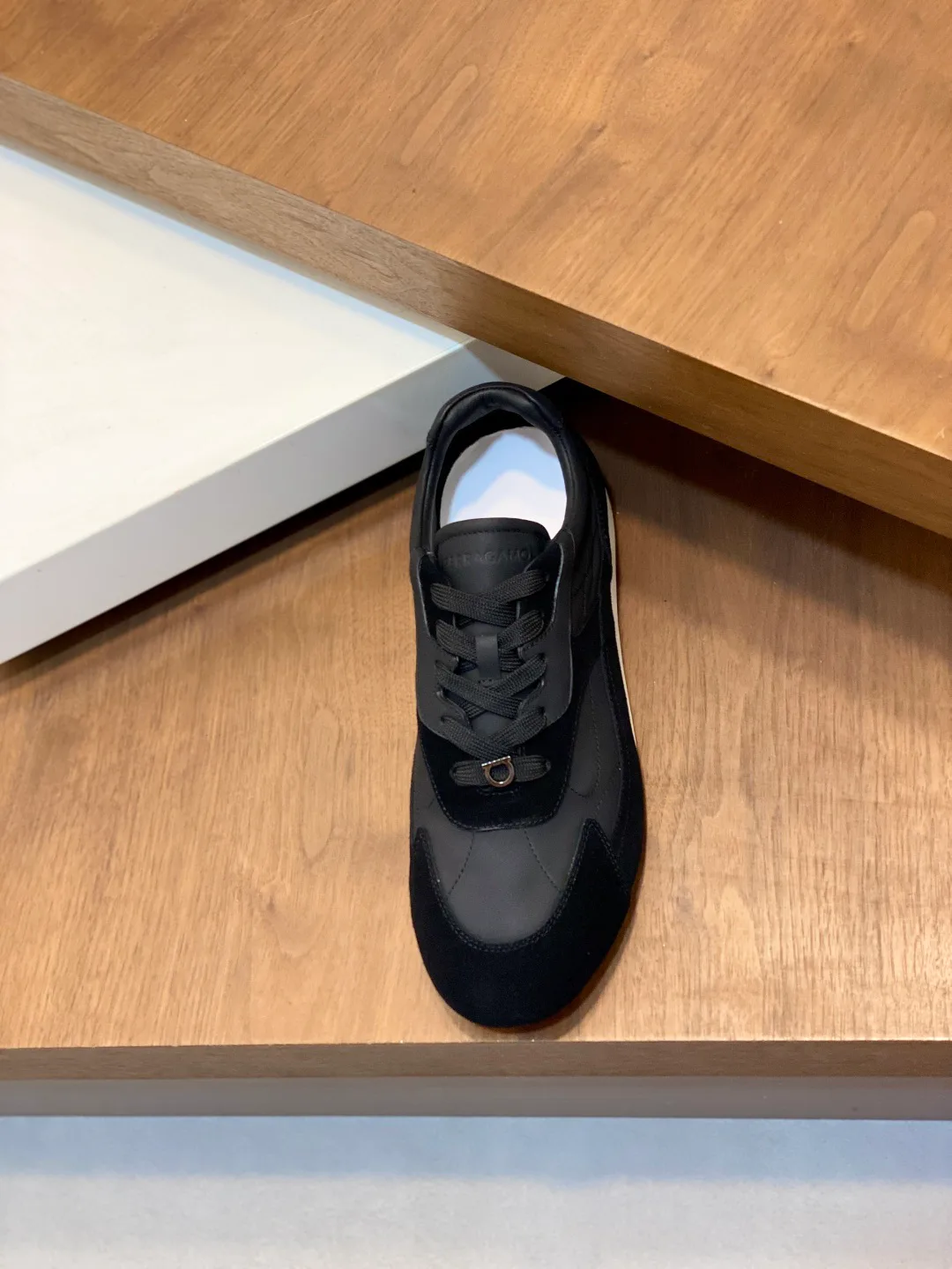 Кроссовки Мужские Salvatore Ferragamo 18274578