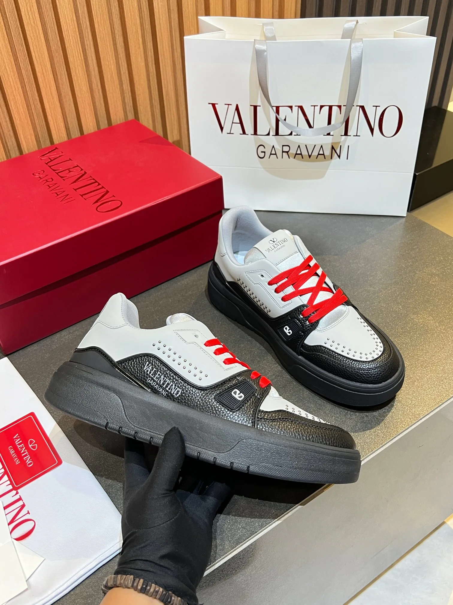 Кроссовки Женские Valentino 11575974
