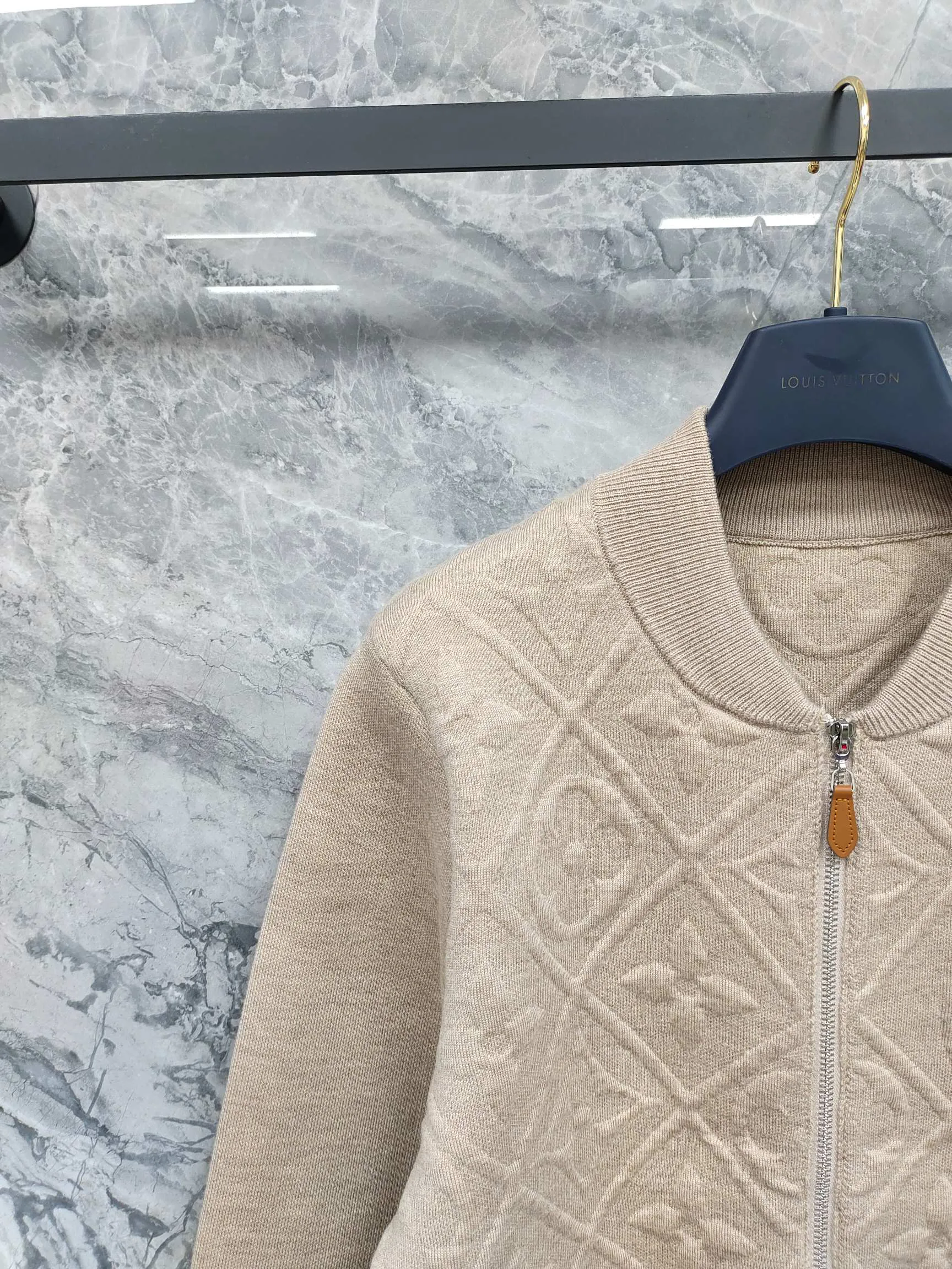 Куртки И Пуховики Женские Louis Vuitton 18743584
