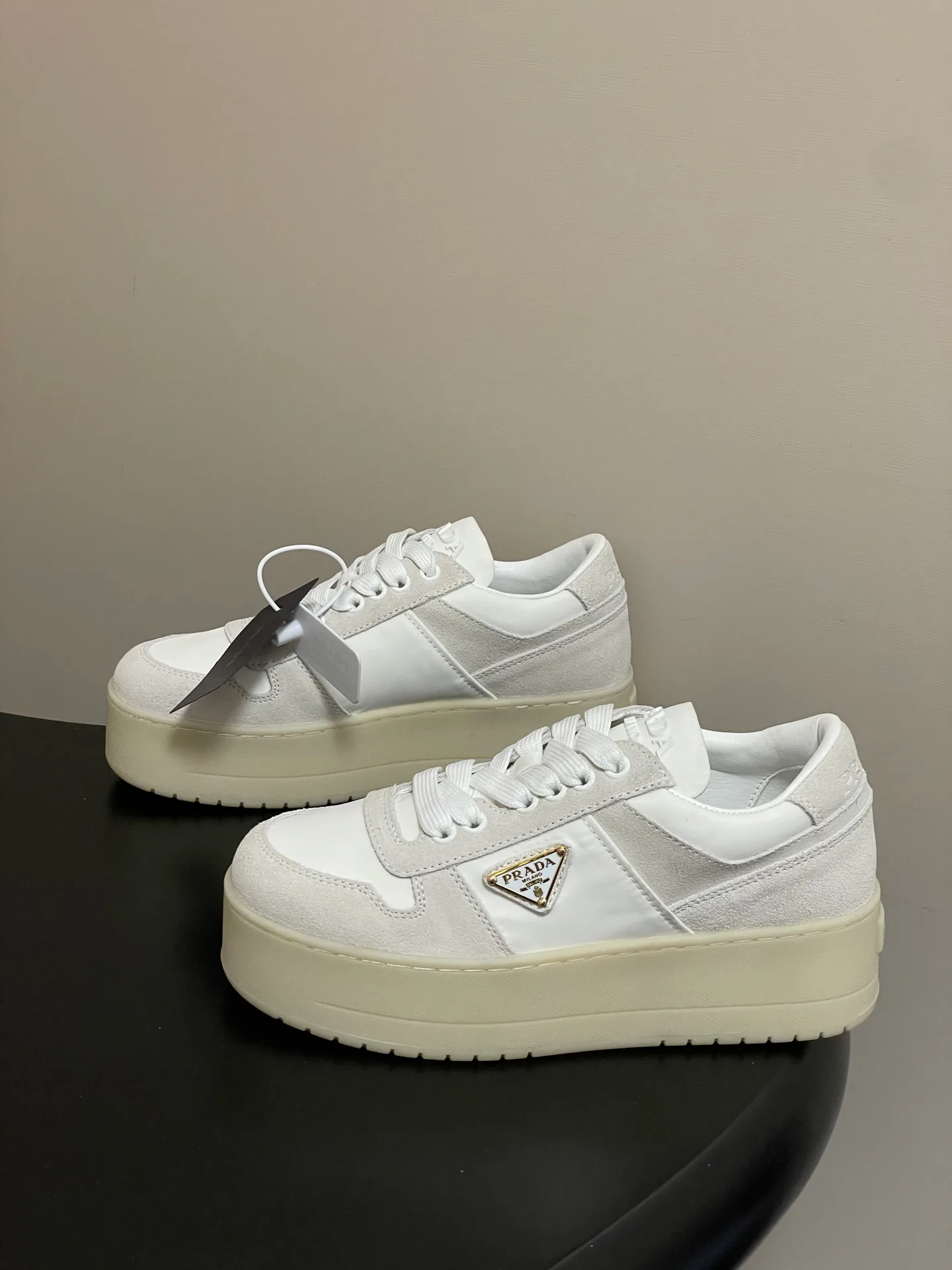 Кроссовки Женские Prada 12810939