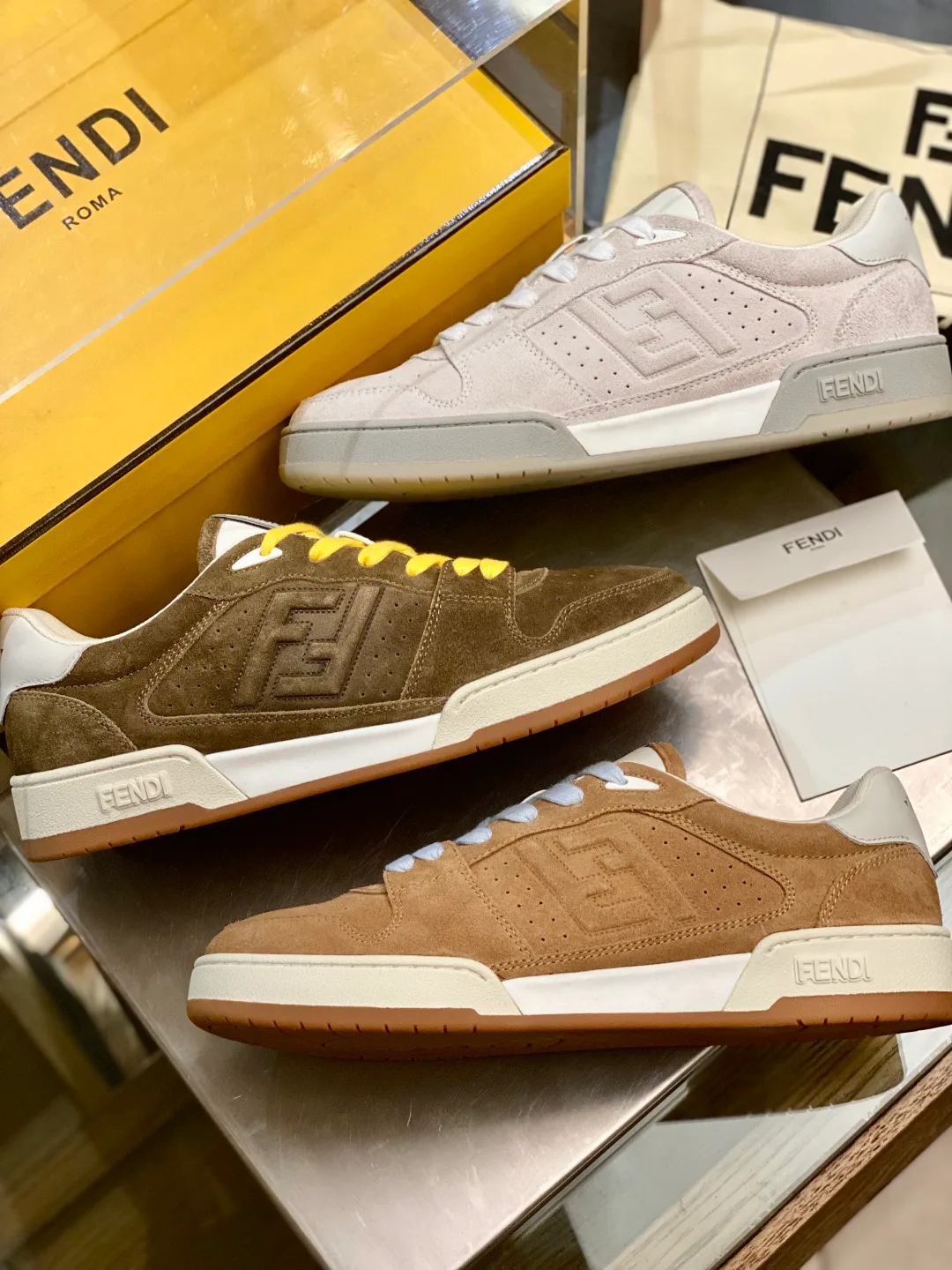 Кроссовки Женские Fendi 17844292