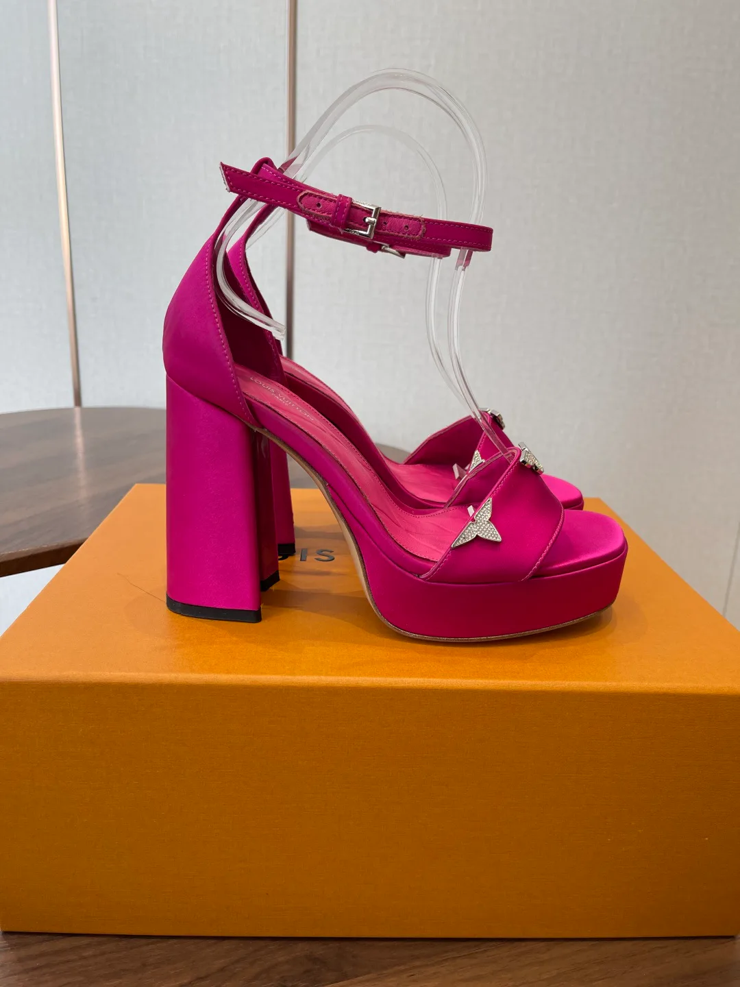 Босоножки Женские Louis Vuitton 628402