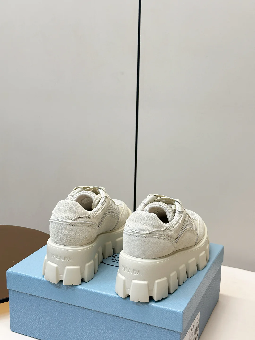 Кроссовки Женские Prada 18133087