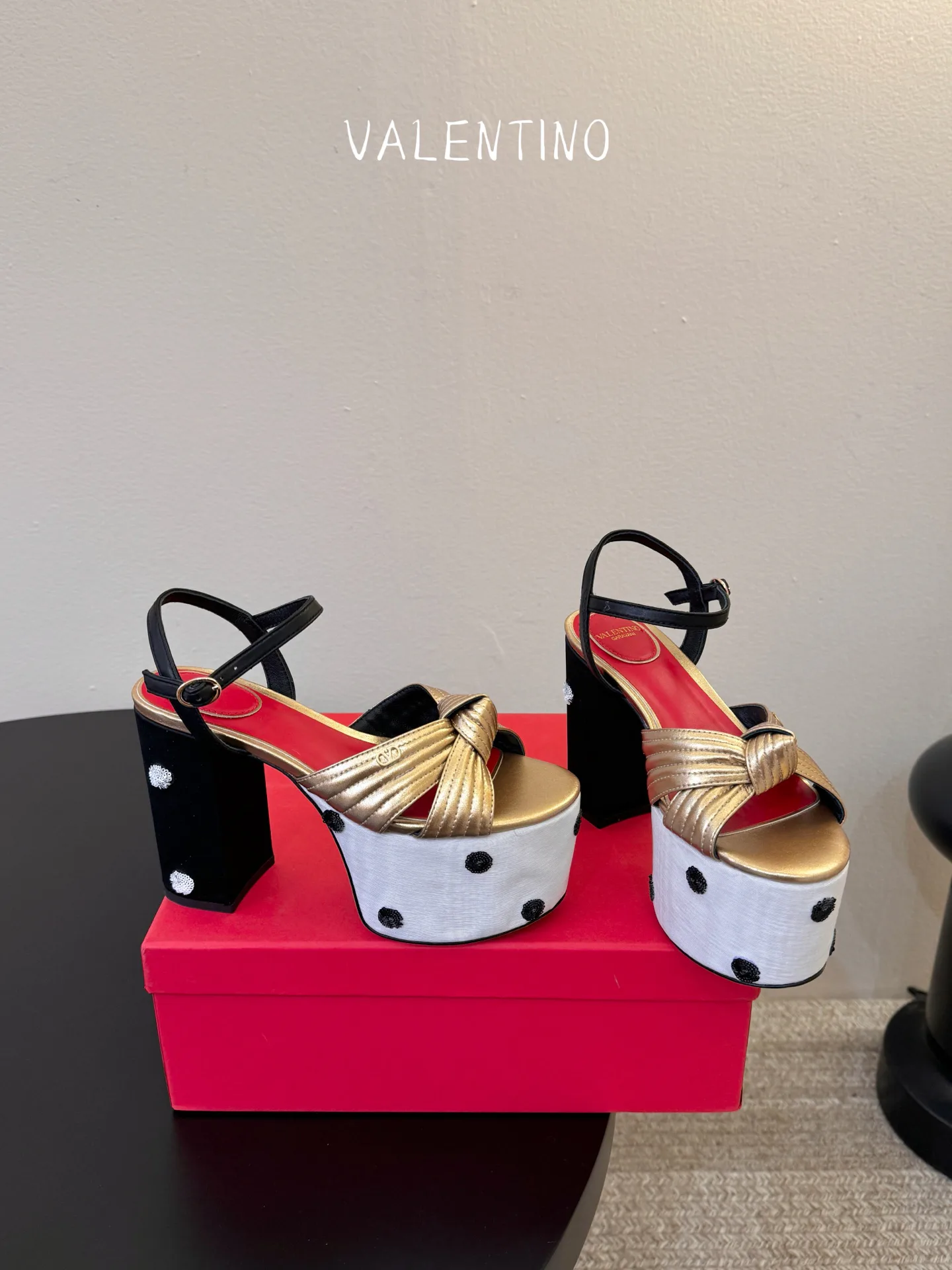 Босоножки Женские Valentino 14573337