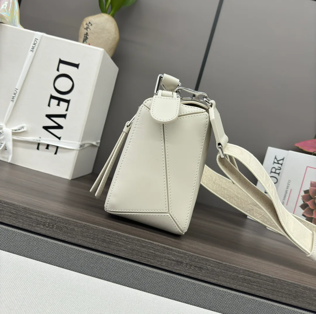 Классические Сумки Женские Loewe 11699887