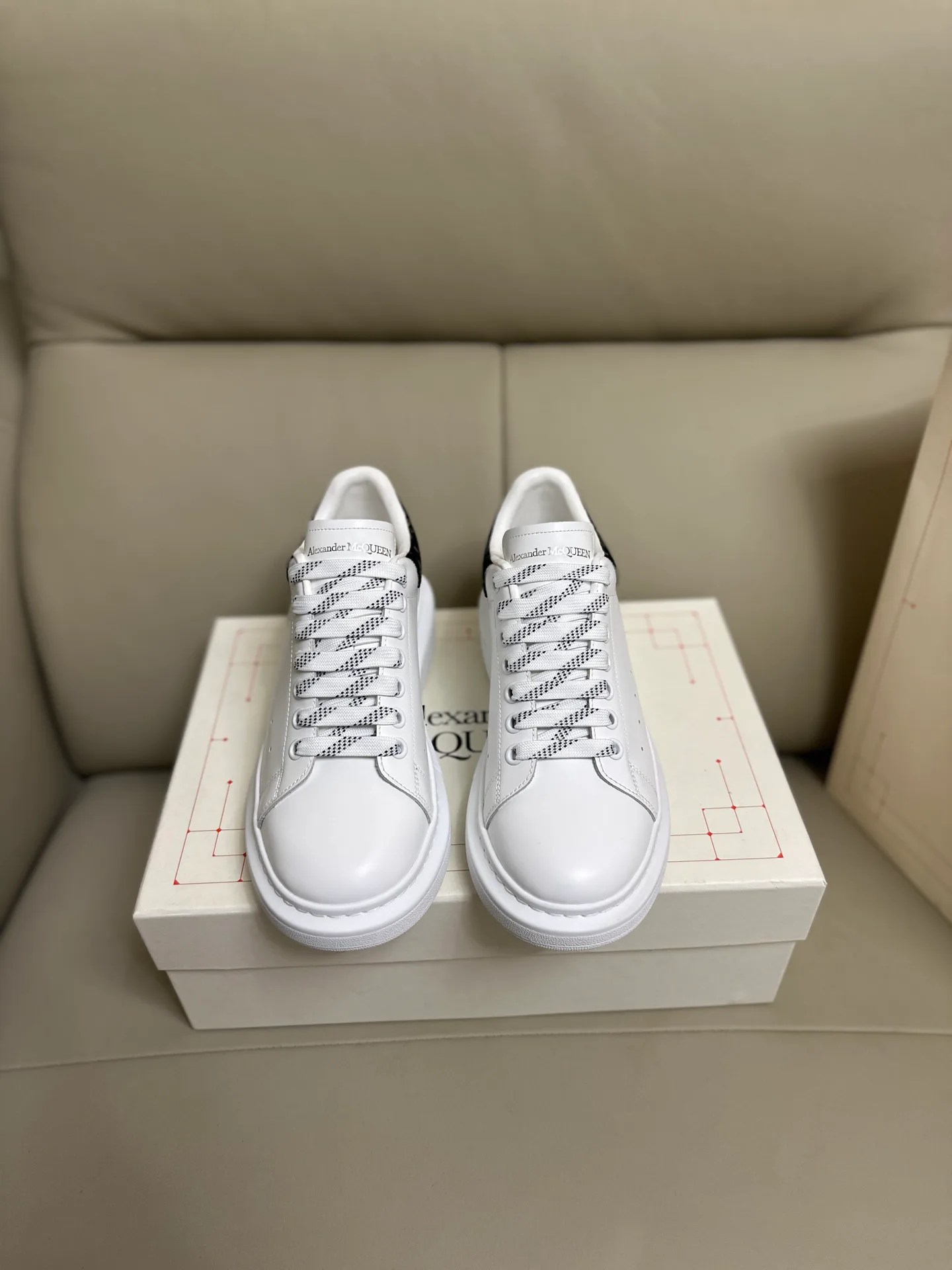 Кроссовки Женские Alexander Mcqueen 18616713