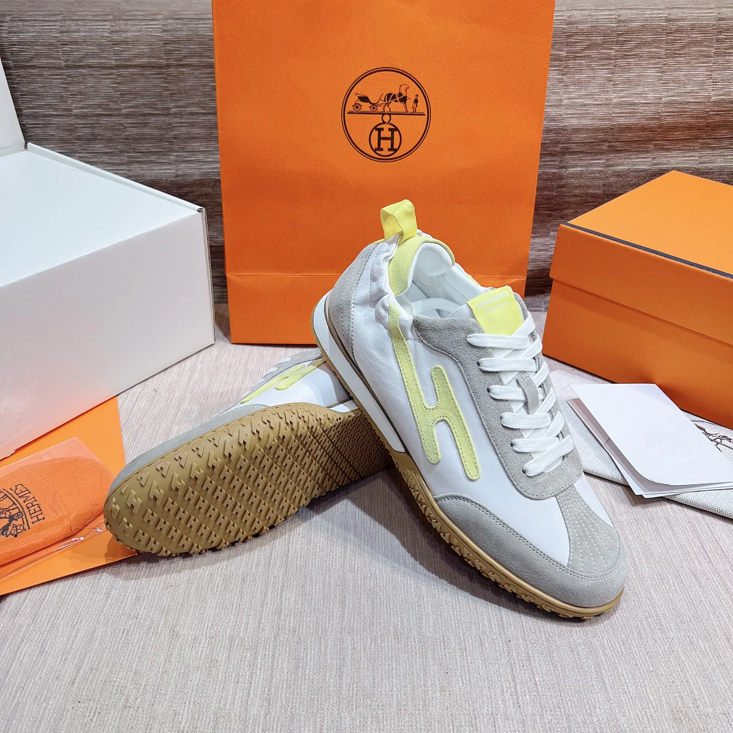 Кроссовки Женские Hermes 17749541