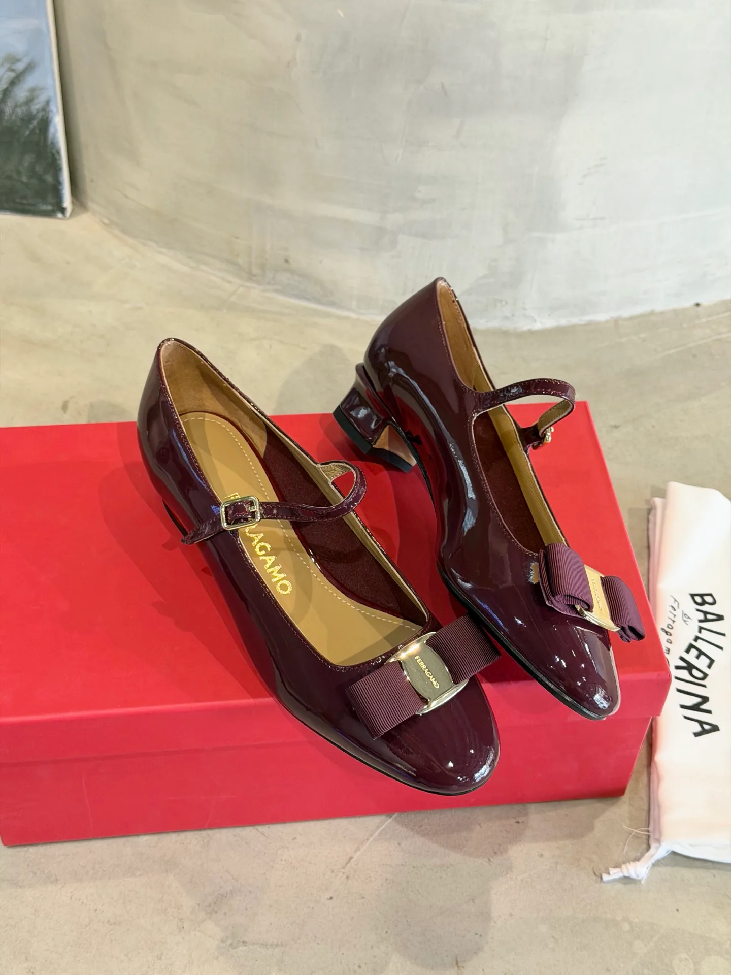 Туфли Женские Salvatore Ferragamo 11675393