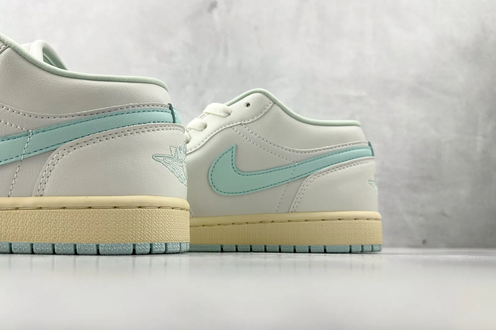 Кроссовки Женские Air Jordan 495763