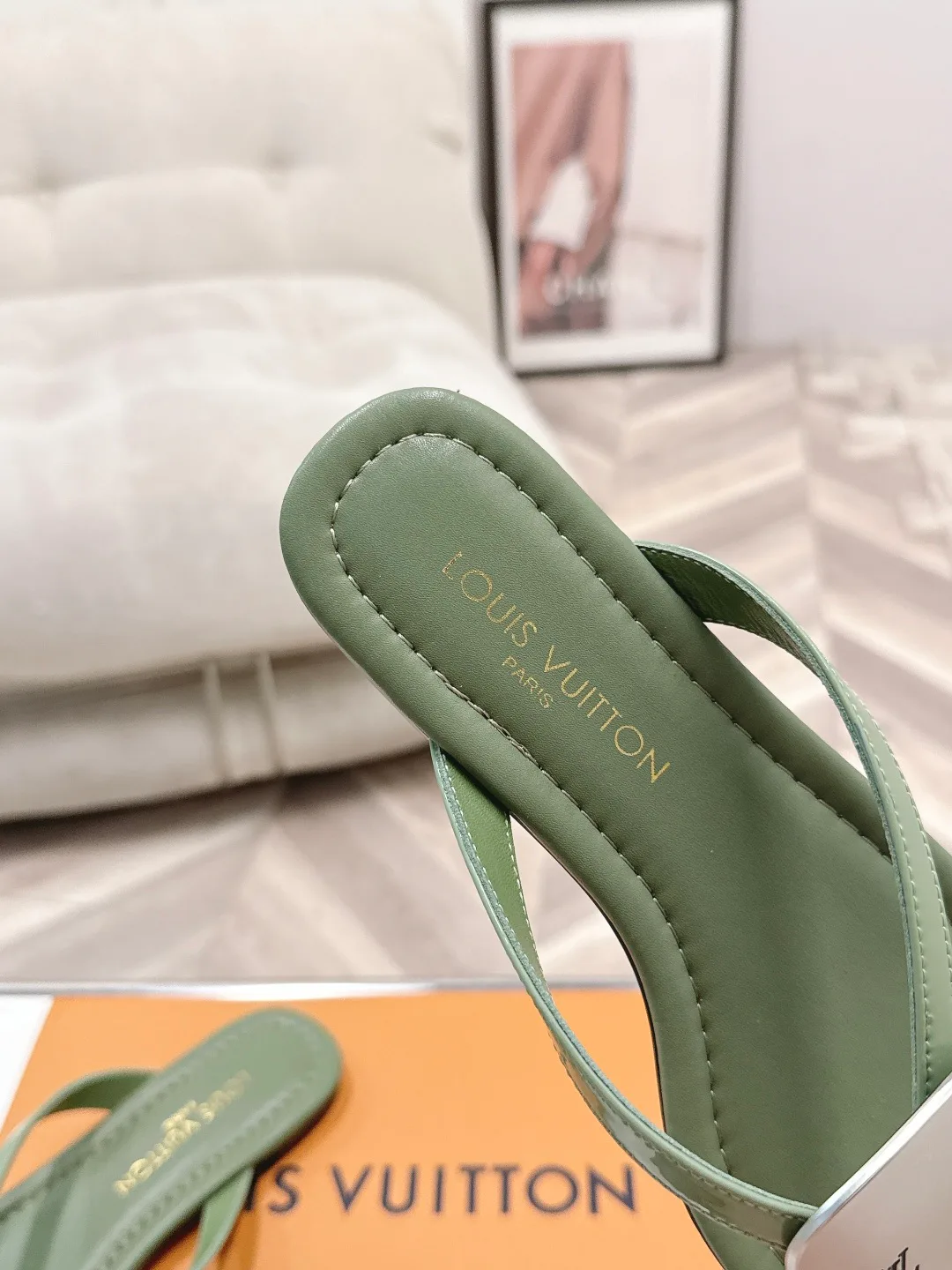 Шлепанцы Женские Louis Vuitton 17578105