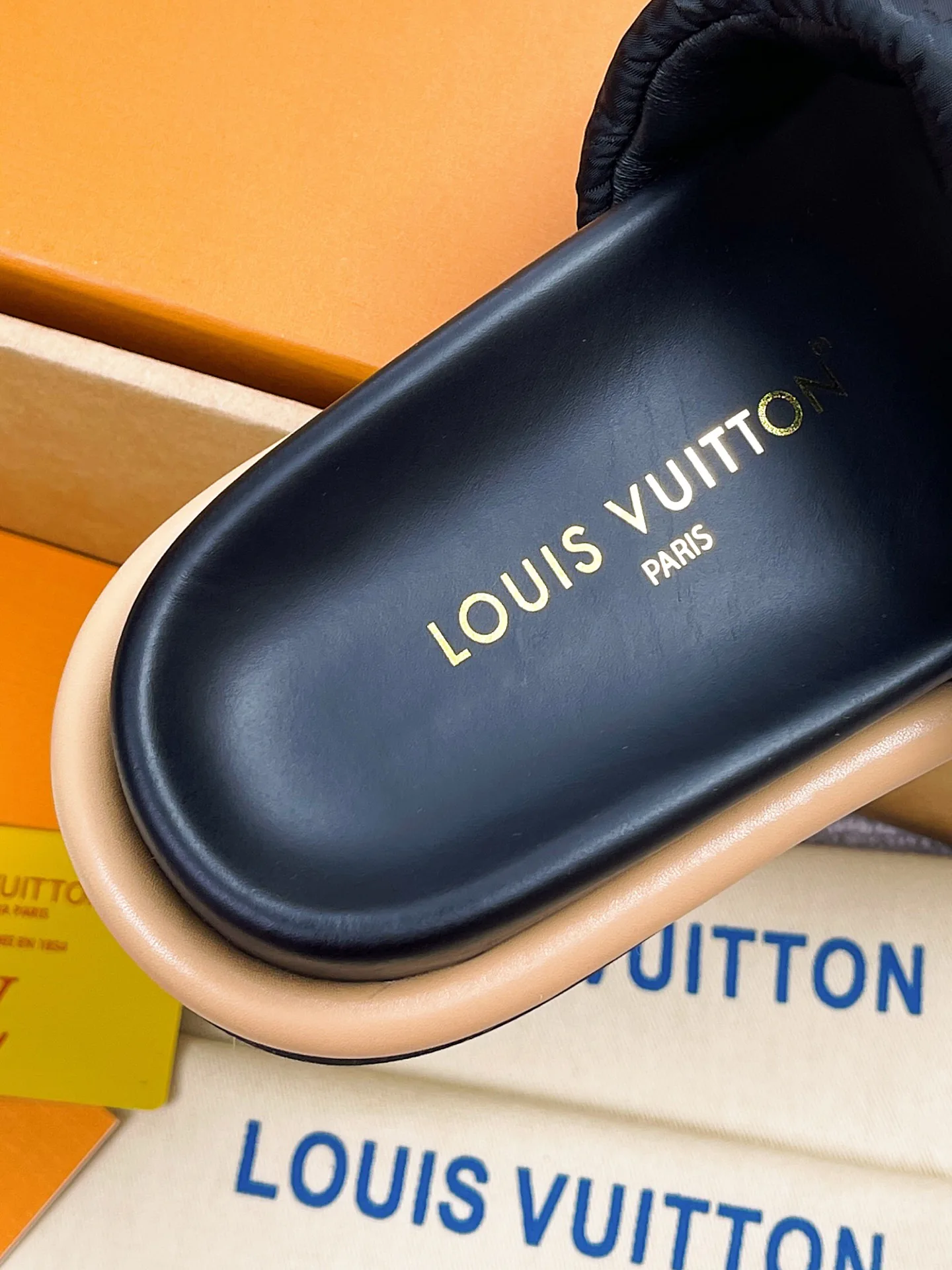 Шлепанцы Женские Louis Vuitton 18142869