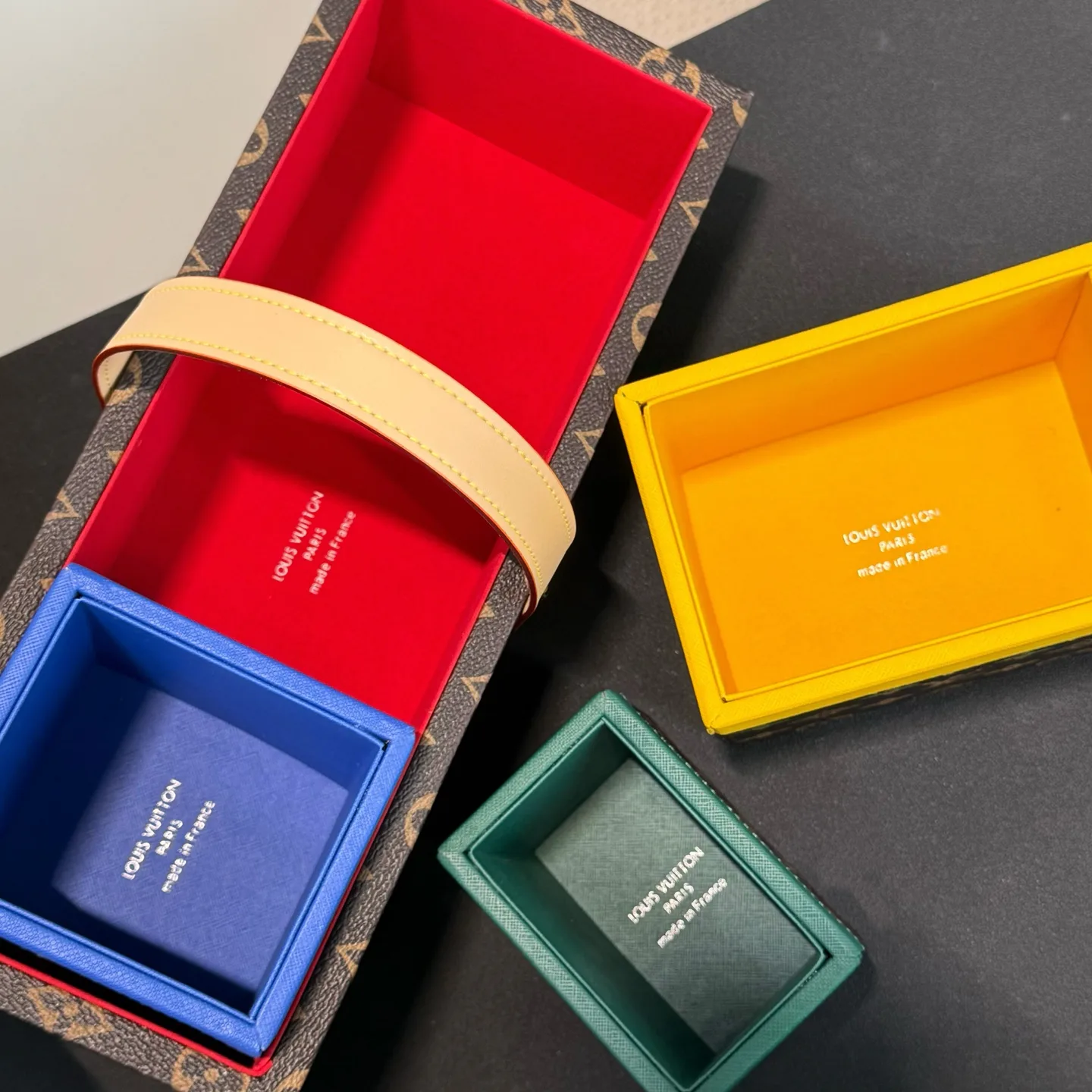 Текстиль Louis Vuitton 6348680