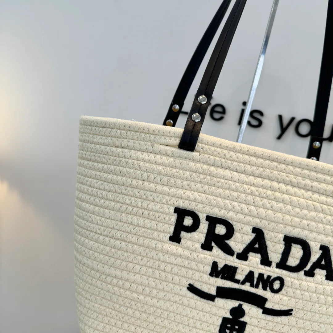 Классические Сумки Женские Prada 12765026