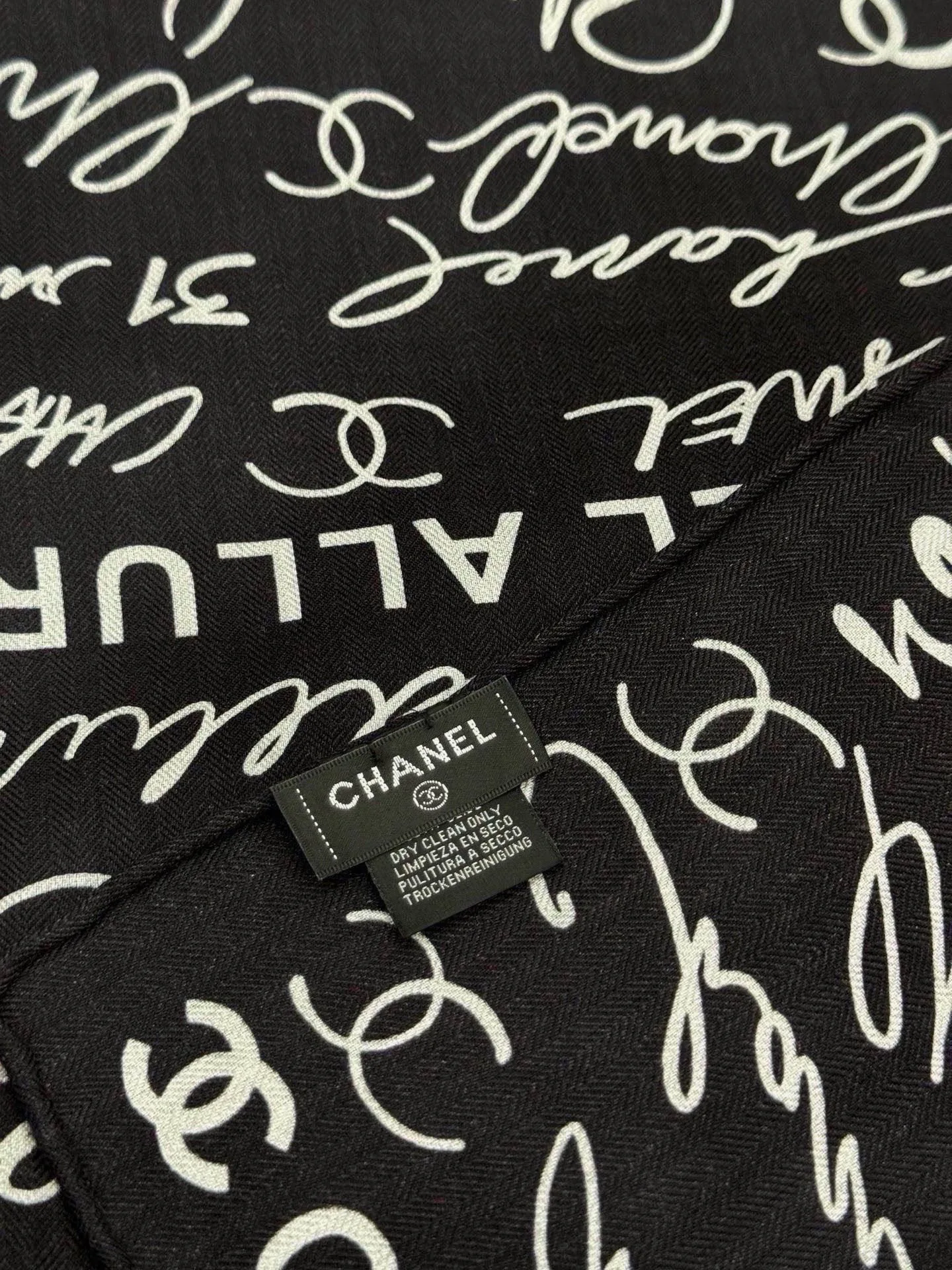Шарфы Chanel 17631817