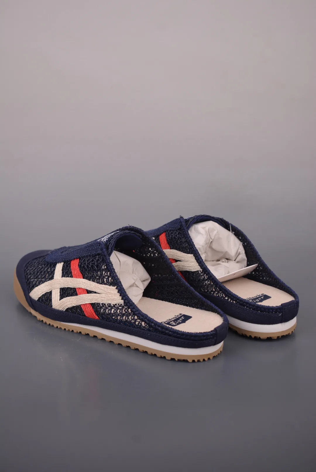 Кроссовки Женские Asics 17182621