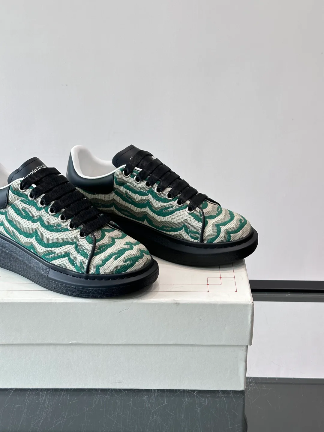 Кроссовки Женские Alexander Mcqueen 11170734