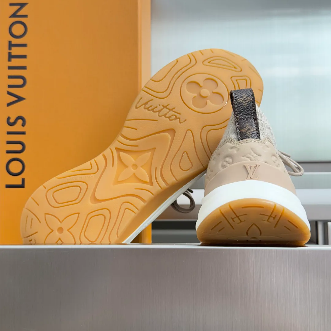 Кроссовки Женские Louis Vuitton 17950536