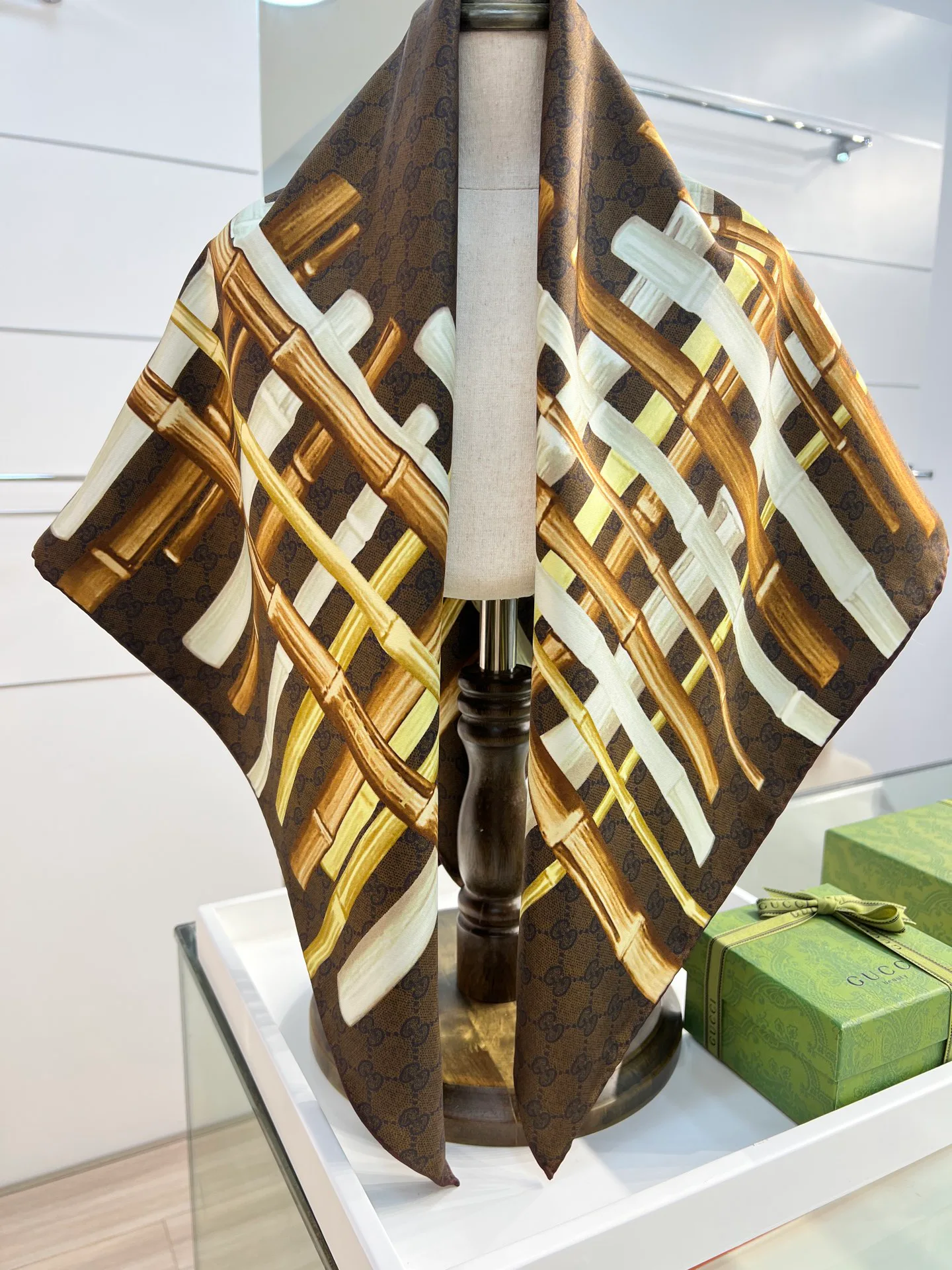 Платки Gucci 807695