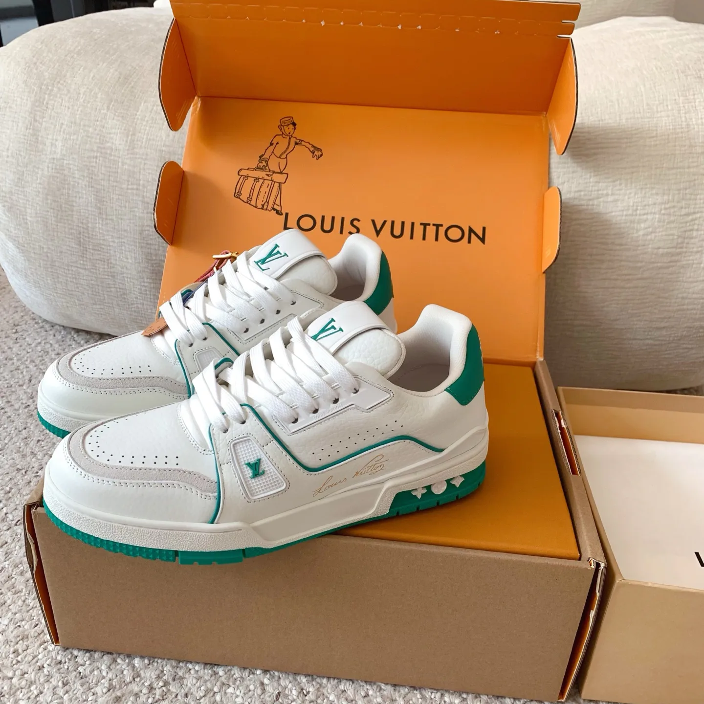 Кроссовки Женские Louis Vuitton 18375830