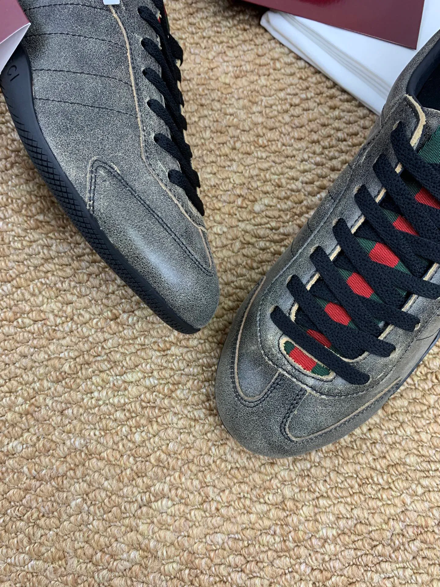 Кроссовки Женские Gucci 10646359